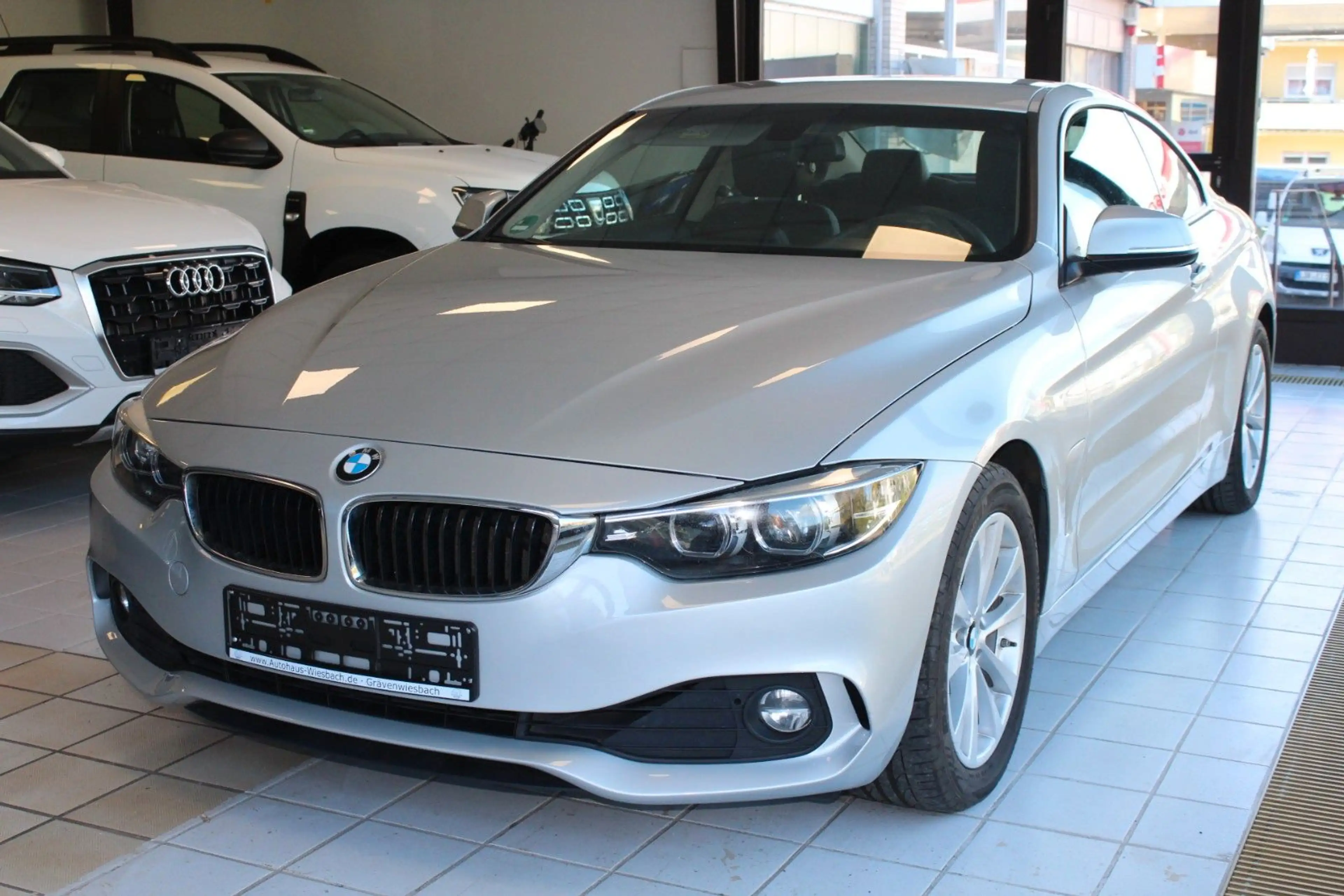 BMW 420 i Coupe Advantage 1-Hand / HIFI / Leder /LED