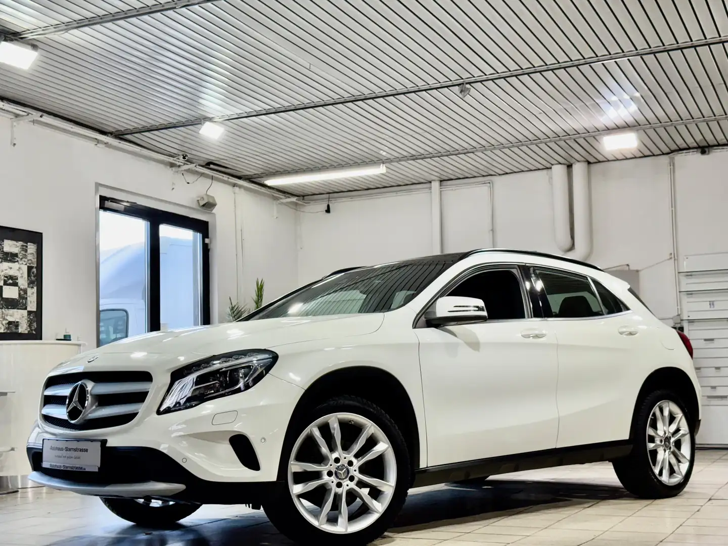 Mercedes-Benz GLA 200 *Leder*Bi.Xenon*H&K*Panorama Dach*RFK*GRA* Weiß - 1