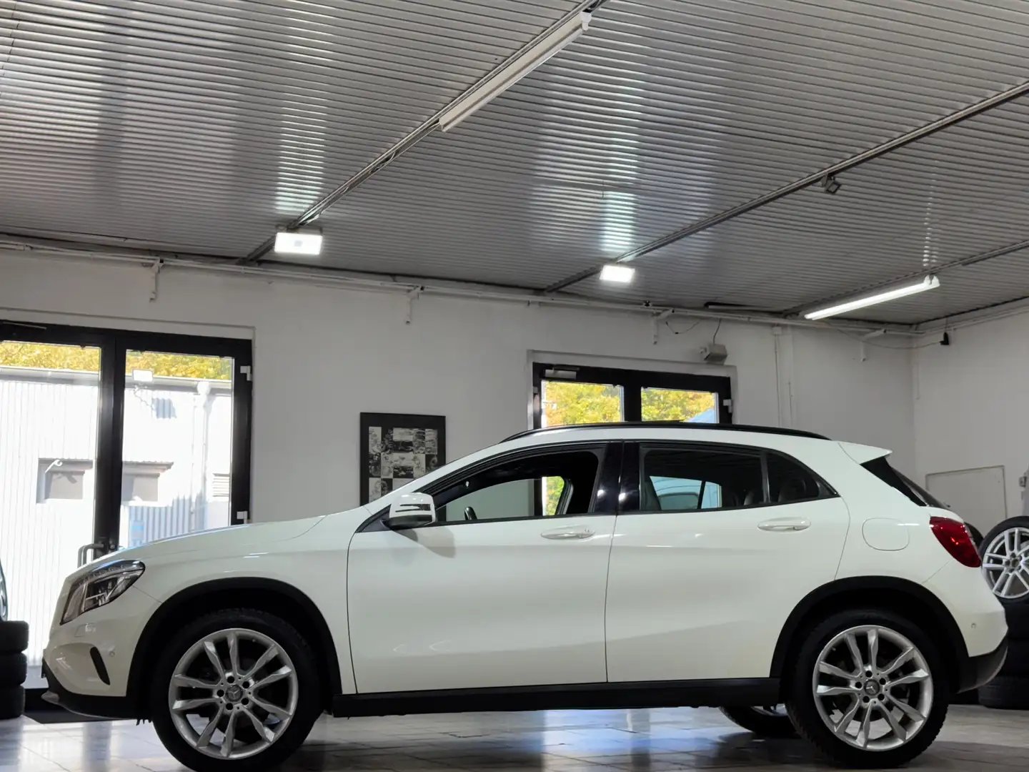 Mercedes-Benz GLA 200 *Leder*Bi.Xenon*H&K*Panorama Dach*RFK*GRA* Weiß - 2