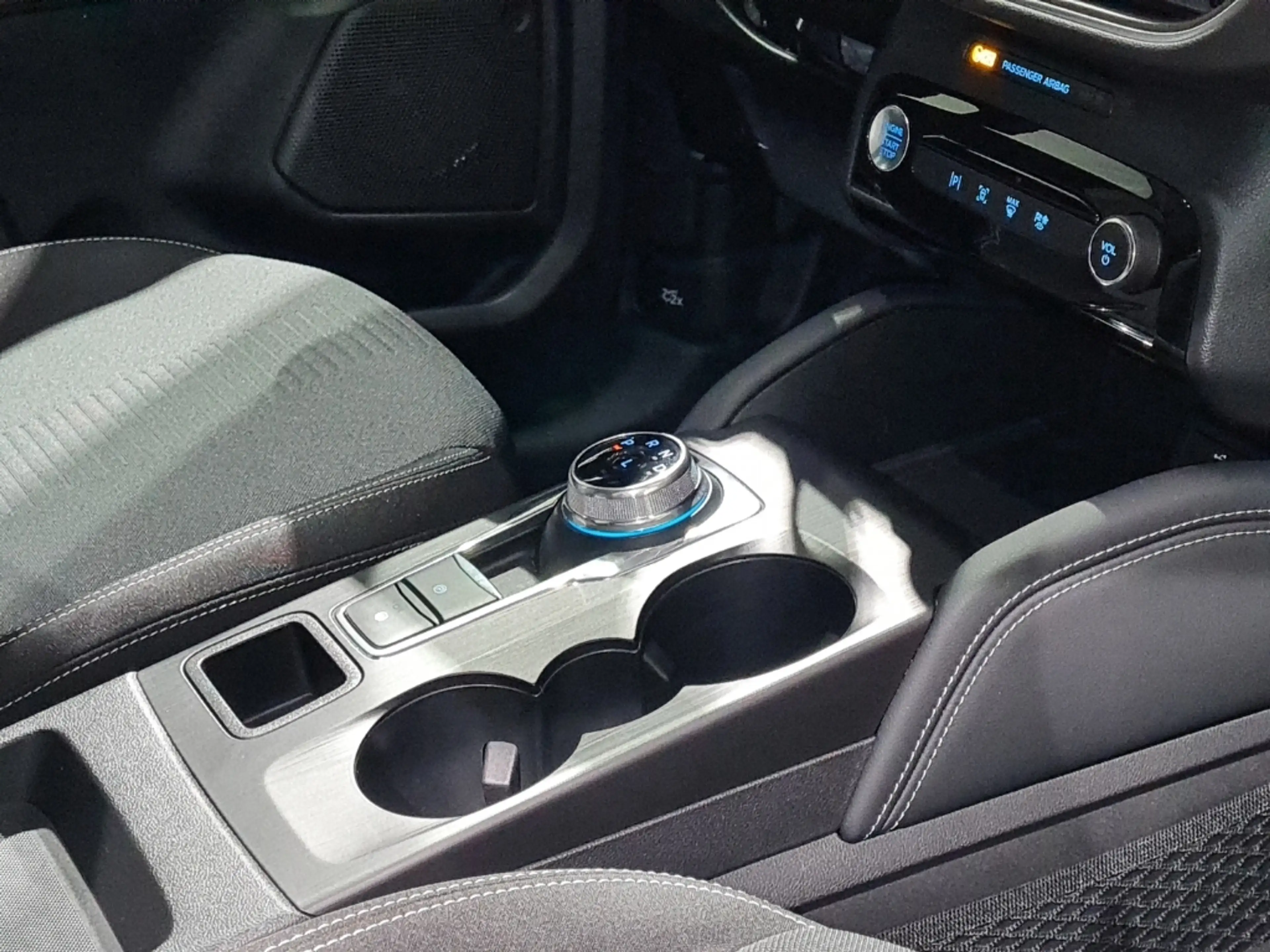 Ford Kuga 2.5 PHEV Active*LED*HEAD-UP*GJR*-39%* — photo 7