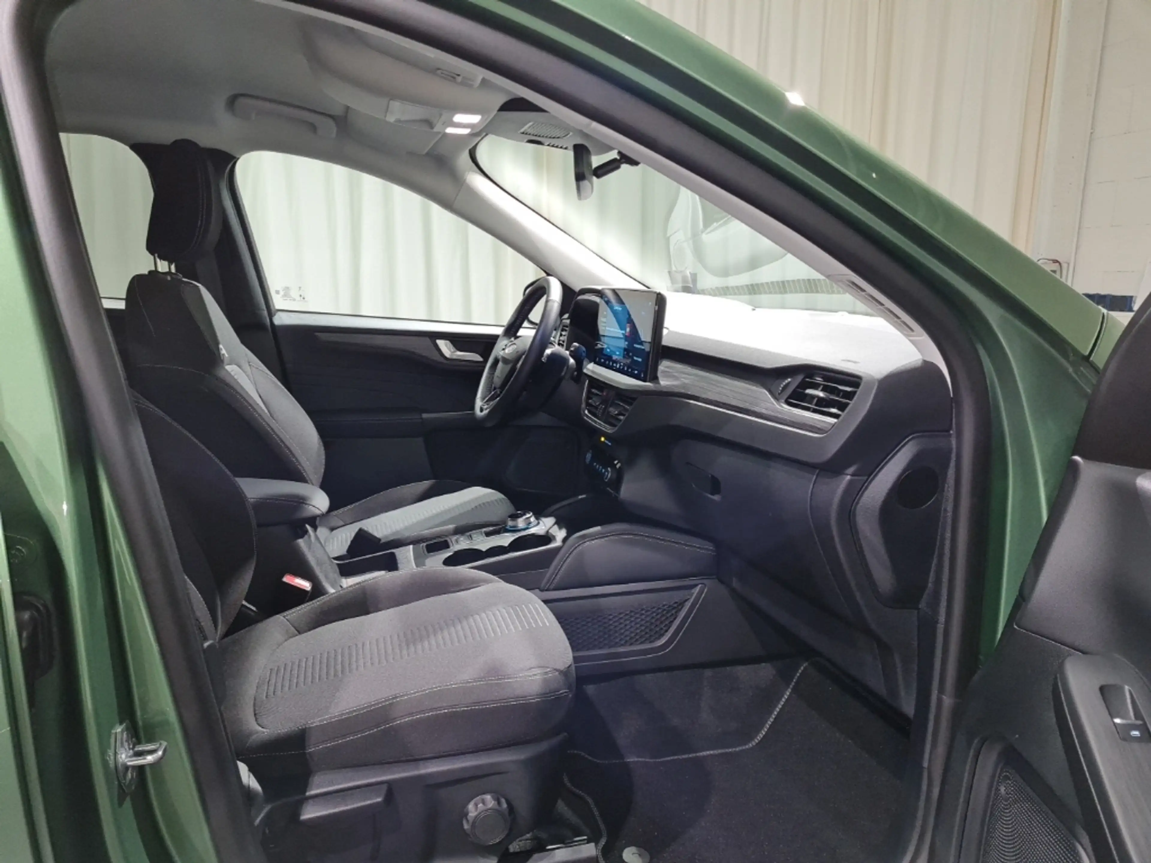 Ford Kuga 2.5 PHEV Active*LED*HEAD-UP*GJR*-39%* — photo 4