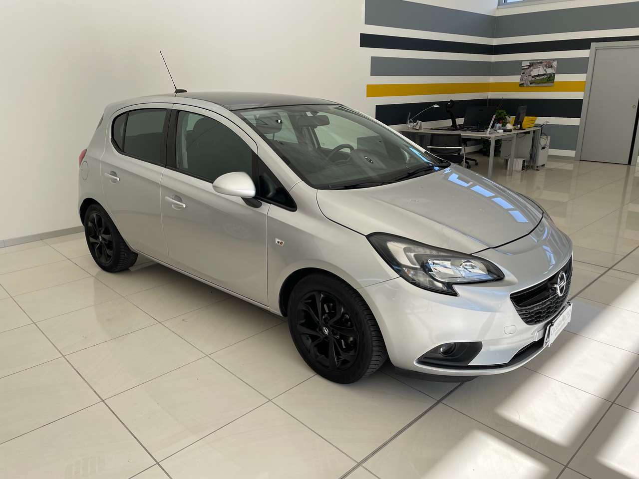 Opel Corsa 5p 1.2 Black Edition