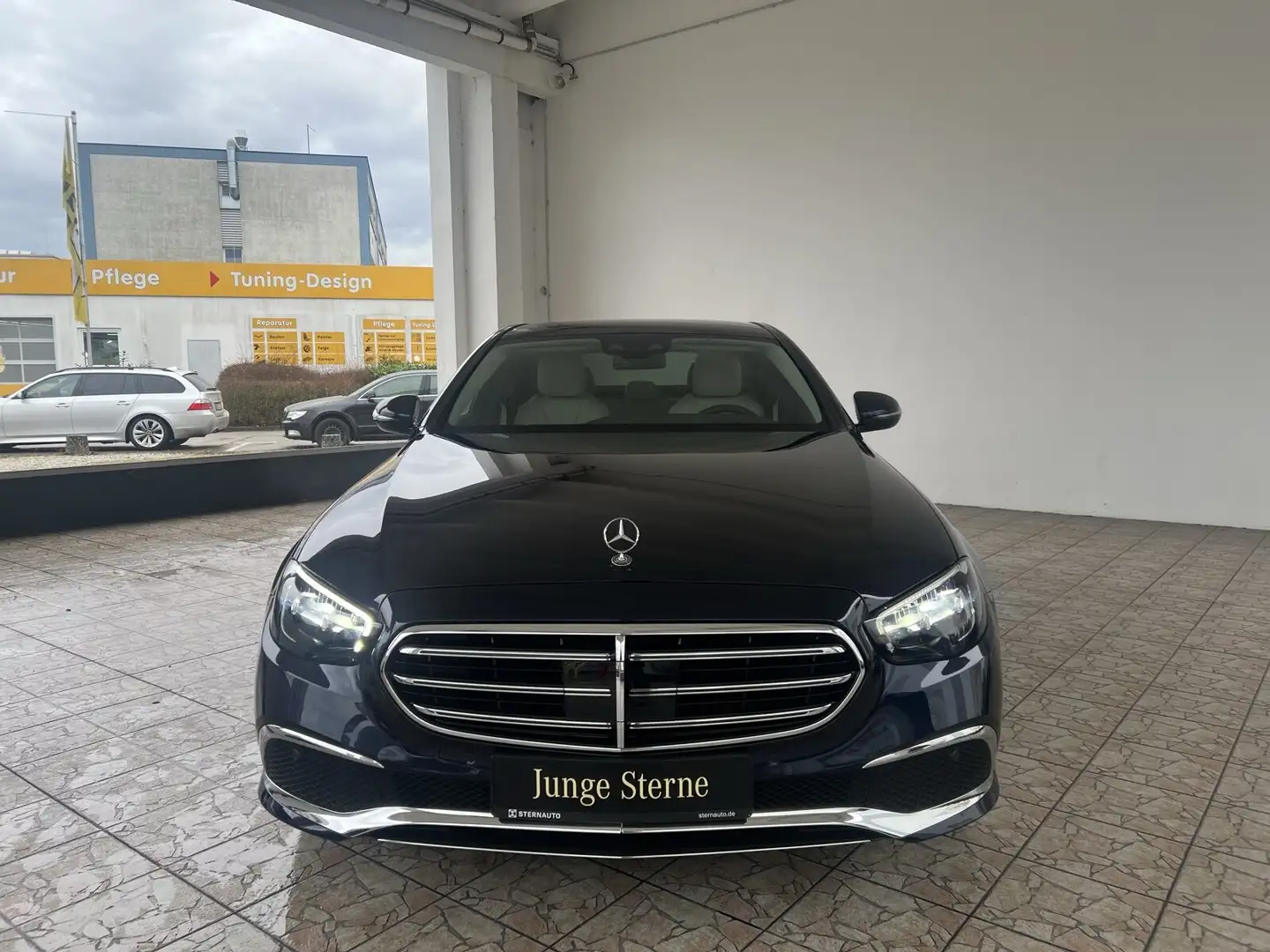 Mercedes-Benz E 300 E 300 e 4M EXCLUSIVE/Pano.-Dach/Distronic/Kamera Blau - 2
