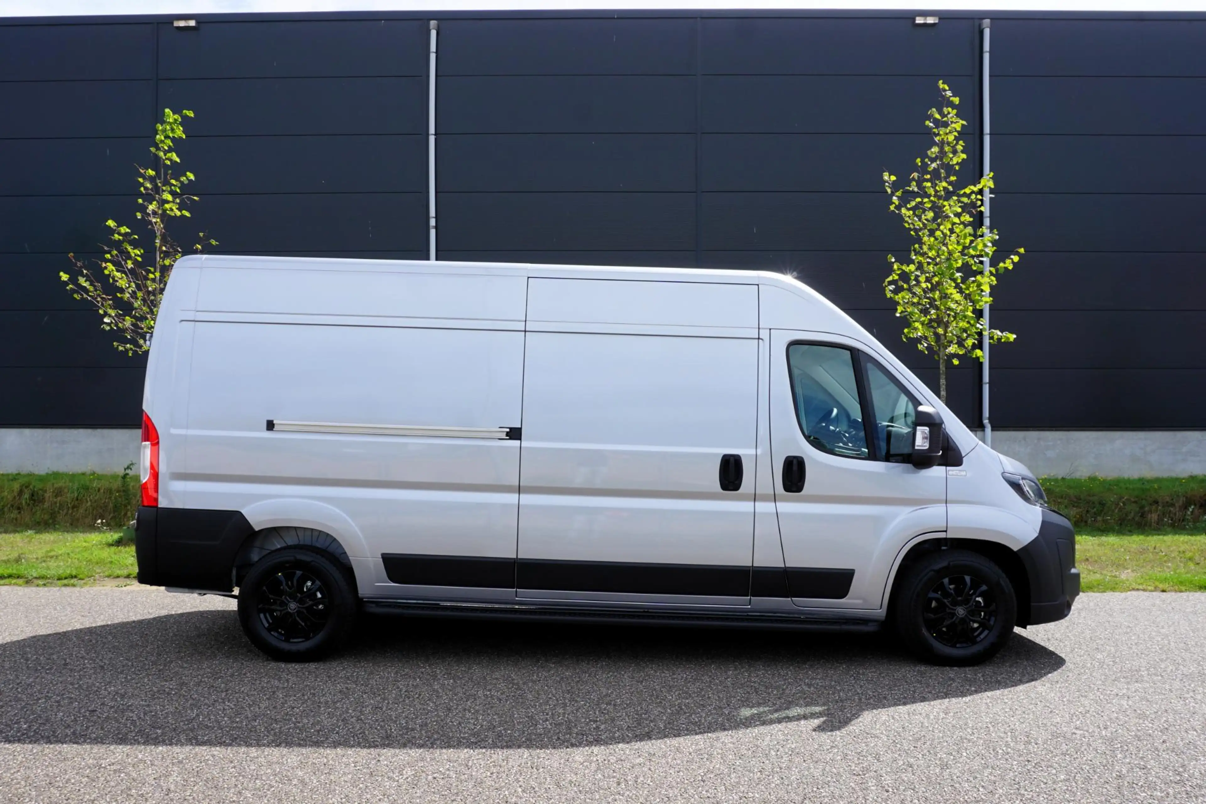 Peugeot Boxer 2.2 BlueHDi 180 L3H2 3.5t Nieuw en BPM vrij |180 p — photo 2