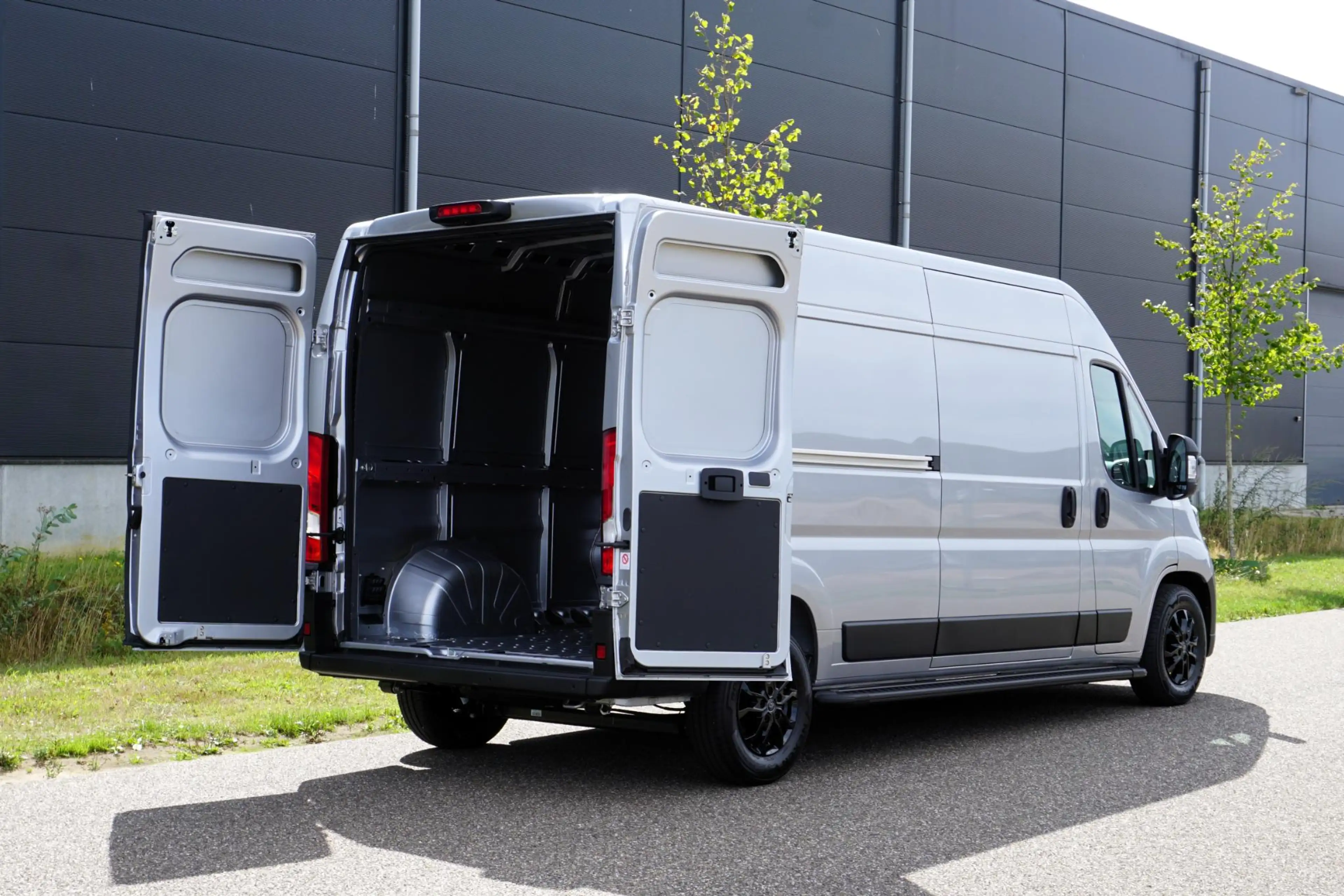 Peugeot Boxer 2.2 BlueHDi 180 L3H2 3.5t Nieuw en BPM vrij |180 p — photo 3
