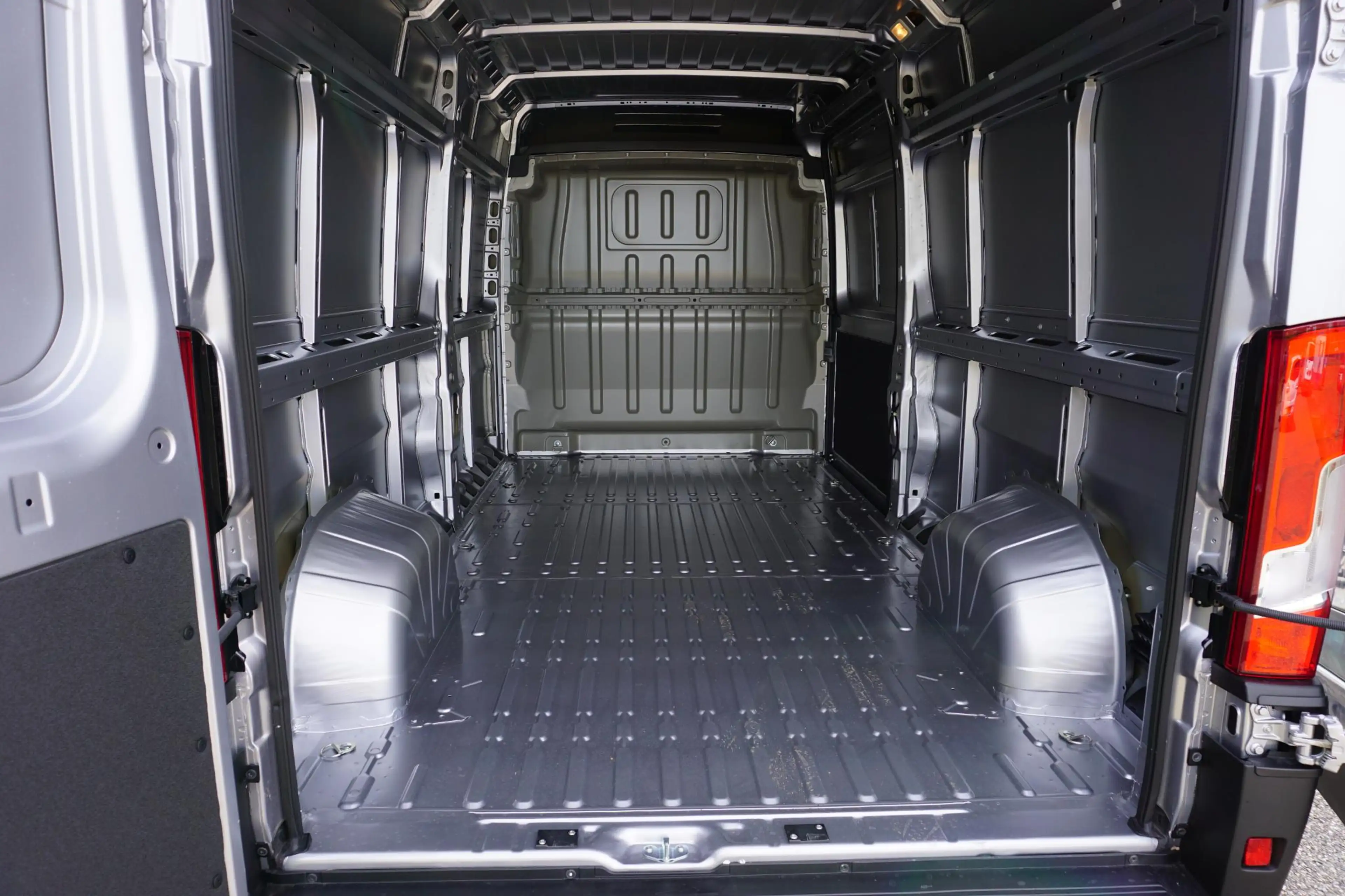 Peugeot Boxer 2.2 BlueHDi 180 L3H2 3.5t Nieuw en BPM vrij |180 p — photo 7