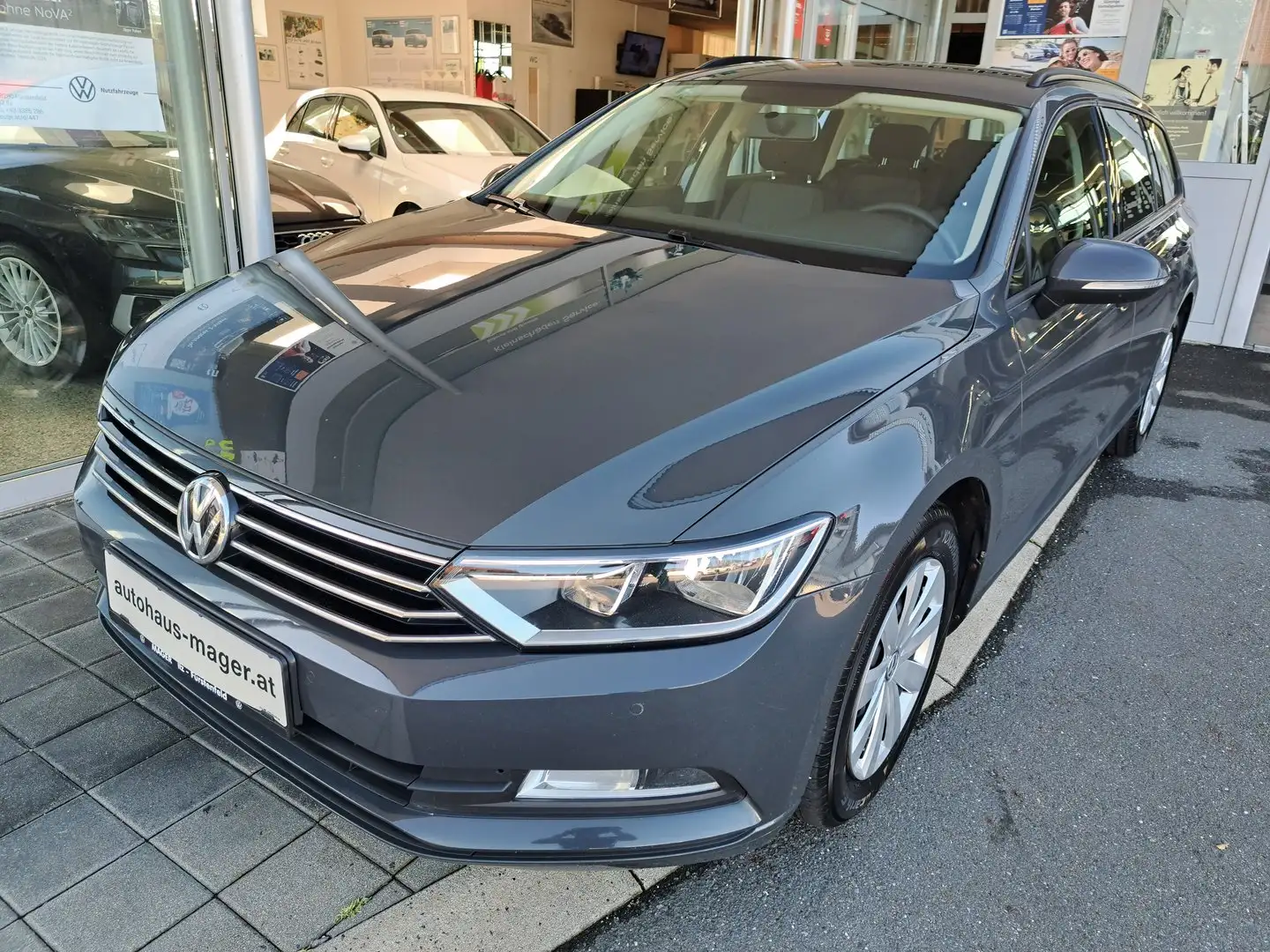 Volkswagen Passat Variant Trendline BMT/Start-Stopp Grau - 2