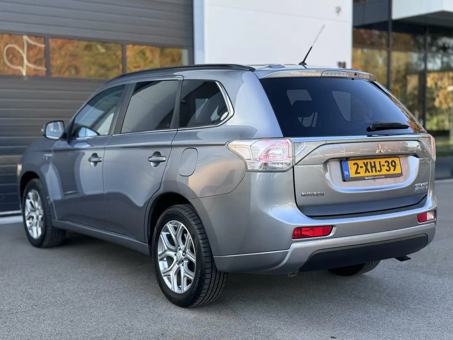 Mitsubishi Outlander 2.0 PHEV Executive Edition | Org. NL Grijs - 2