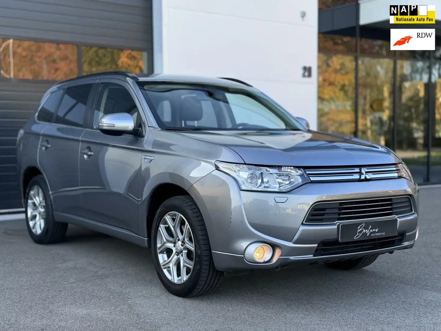 Mitsubishi Outlander 2.0 PHEV Executive Edition | Org. NL Grijs - 1