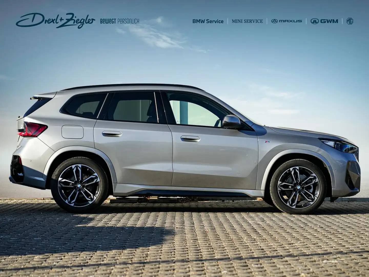 BMW X1 sDrive20i M-Sport AHK PANO KoZg AdLED LRH RFK Silber - 2