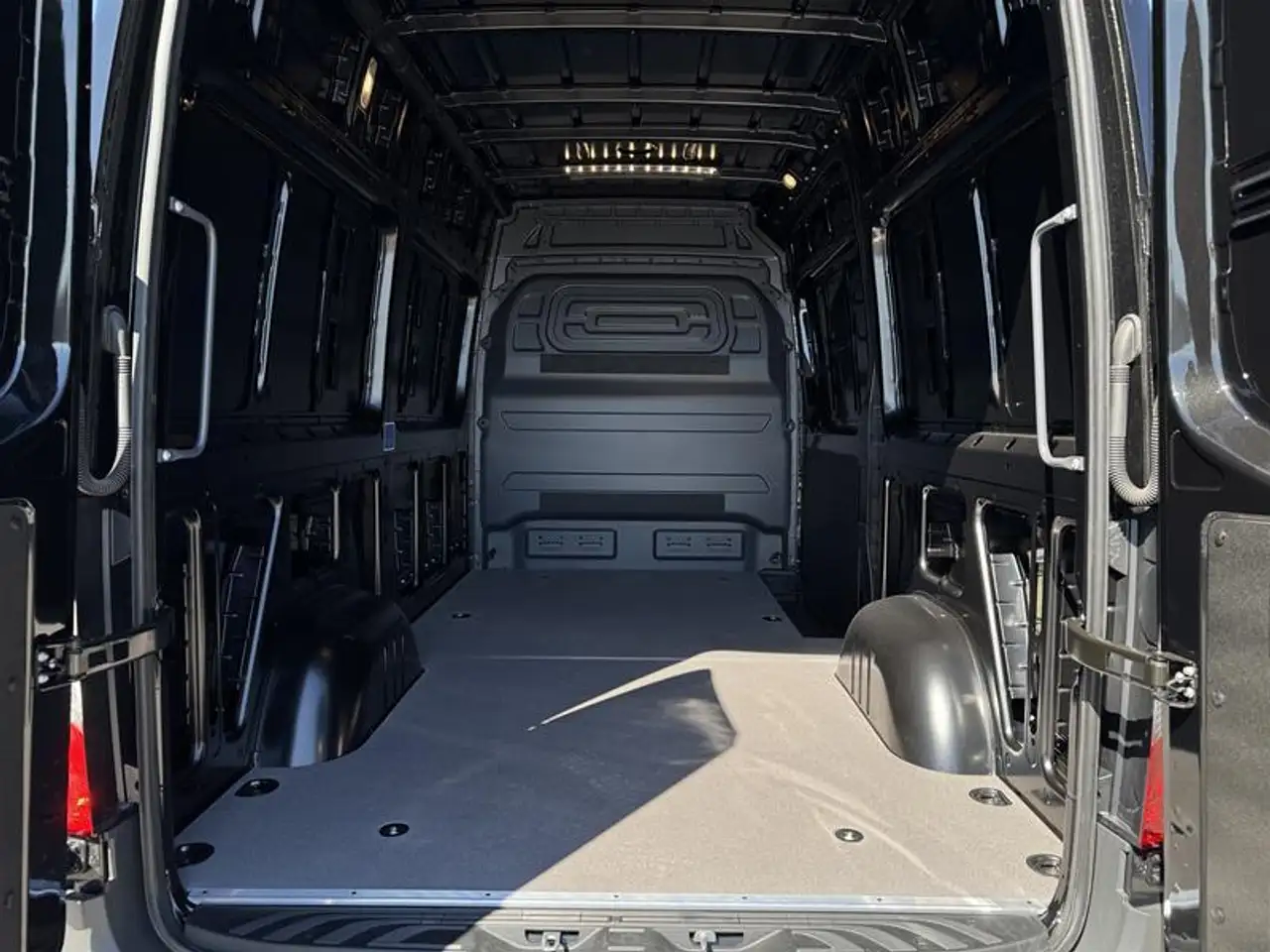 Mercedes-Benz eSprinter снимка Mercedes-Benz eSprinter