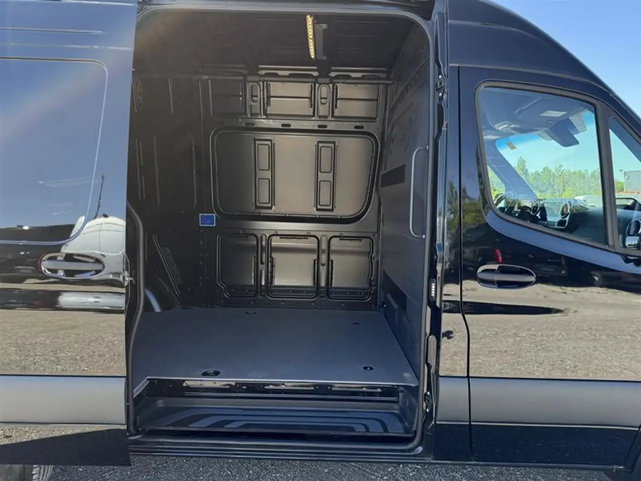 Mercedes-Benz eSprinter снимка Mercedes-Benz eSprinter