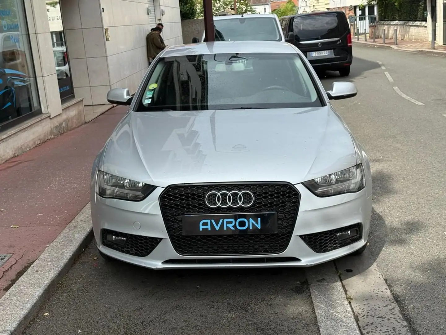 Audi A4 IV (2) 2.0 TDI 143 AMBIENTE MULTITRONIC Gris - 2