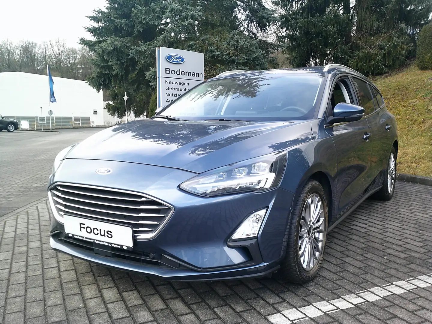 Ford Focus Titanium Bleu - 1