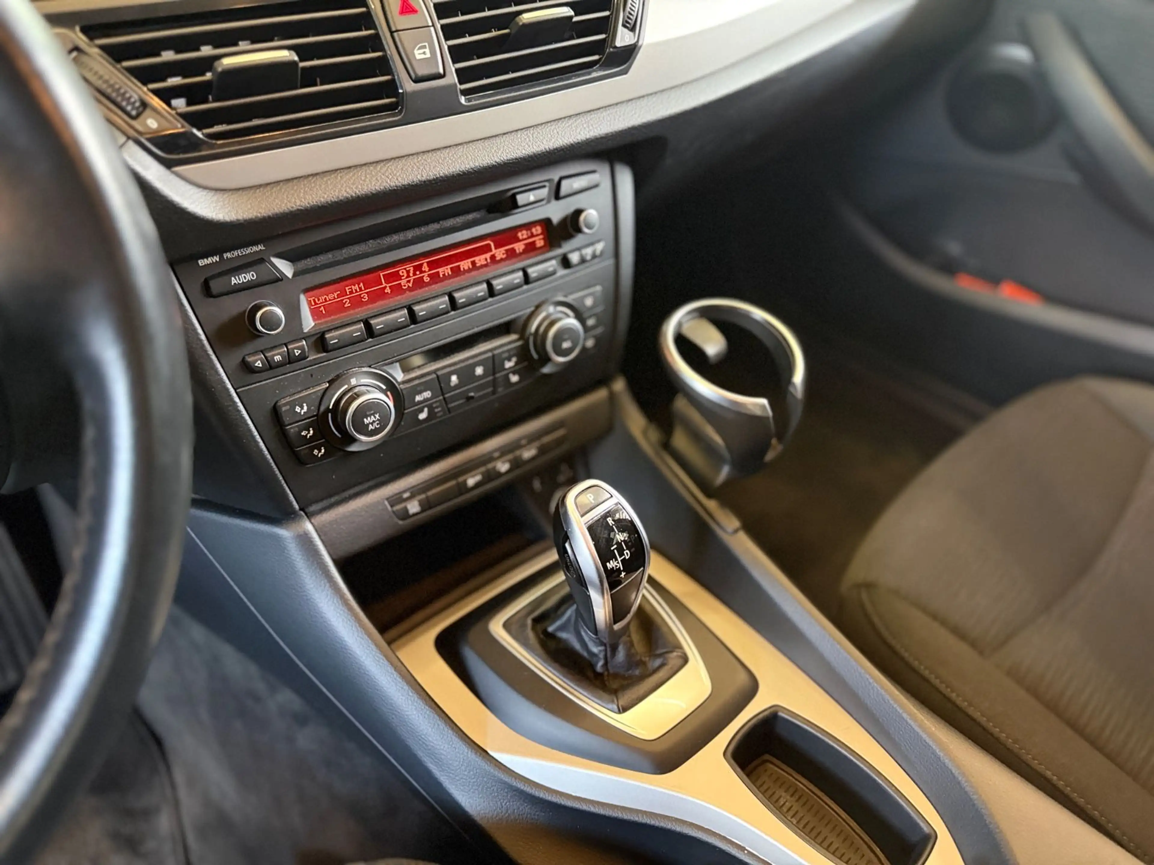 BMW X1 xDrive 18 d Sportline — photo 10