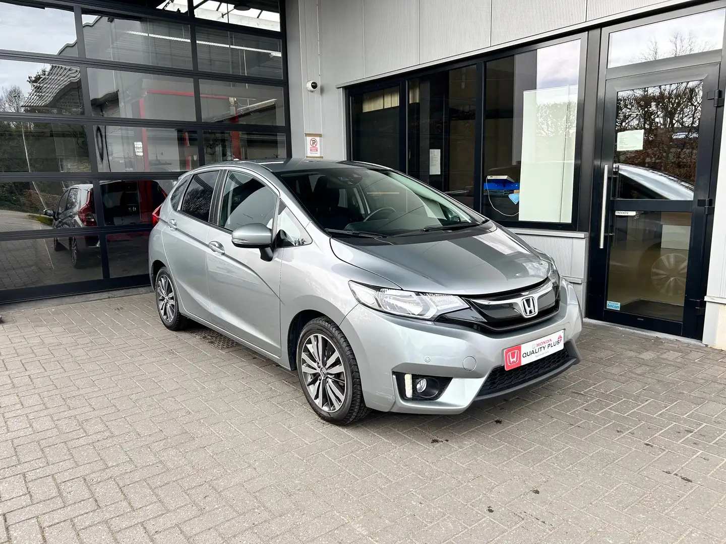 Honda Jazz 1.3i-VTEC Elegance CVT -€2000 SUMMER DEAL Gris - 1