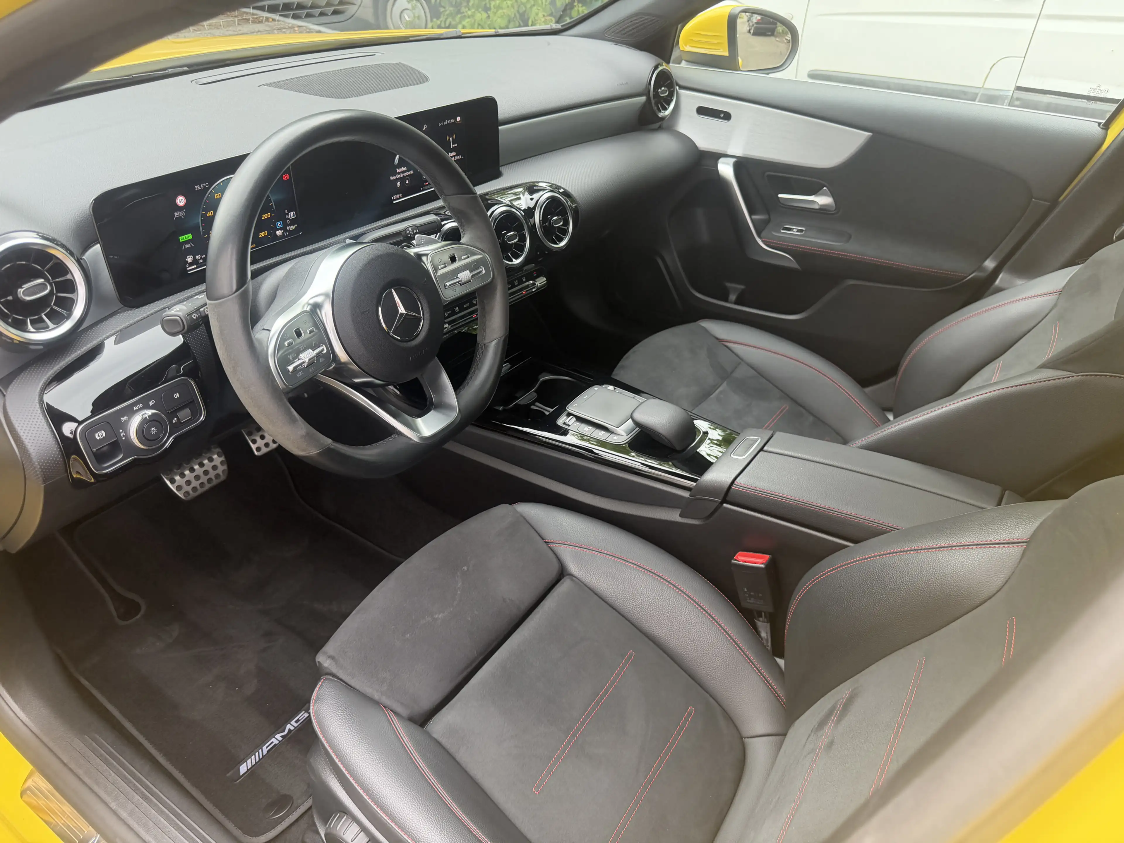Mercedes-Benz A 250 e AMG LED MBUX Distronic Pano Kamera-360° — photo 12