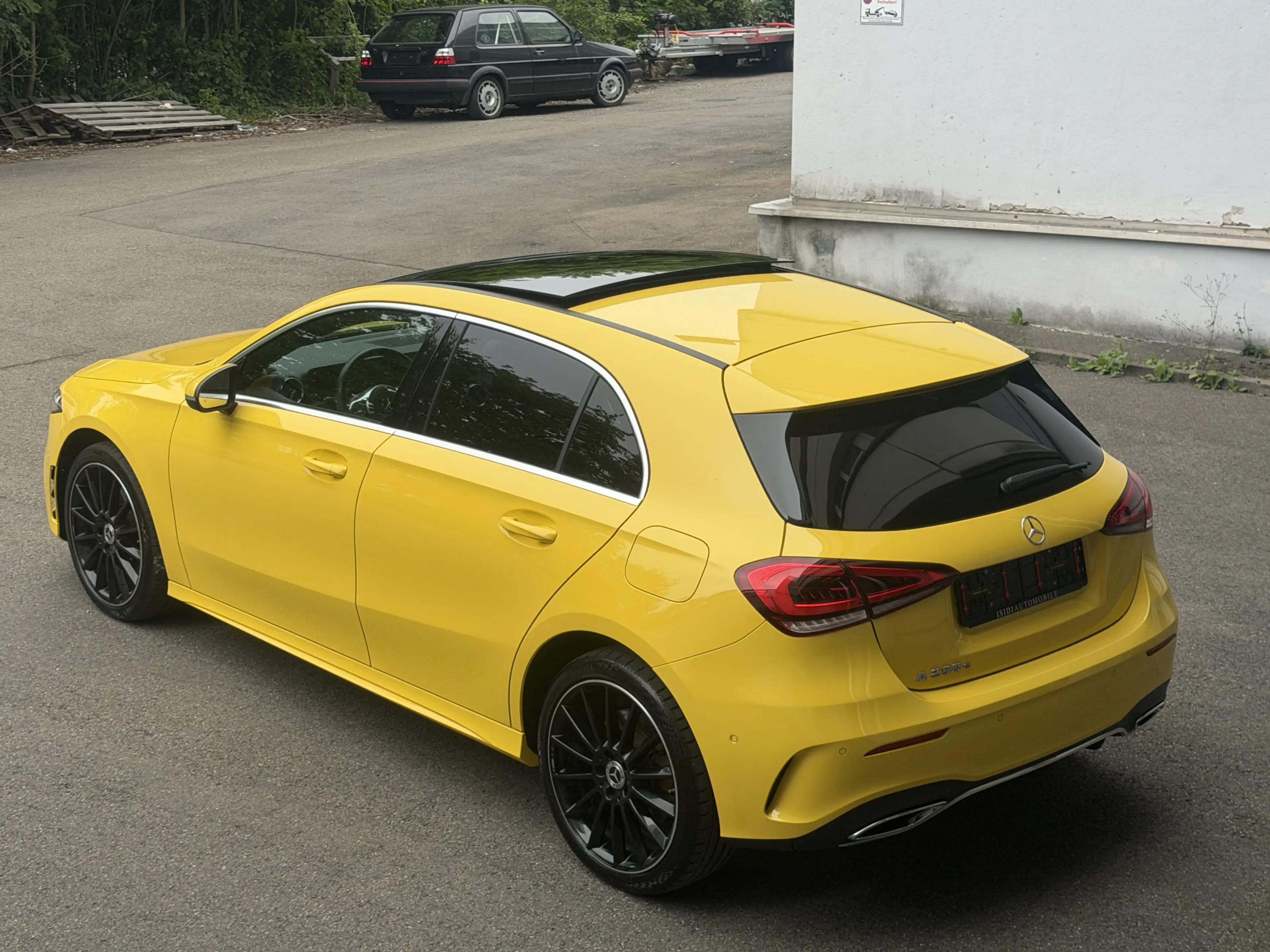 Mercedes-Benz A 250 e AMG LED MBUX Distronic Pano Kamera-360° — photo 4
