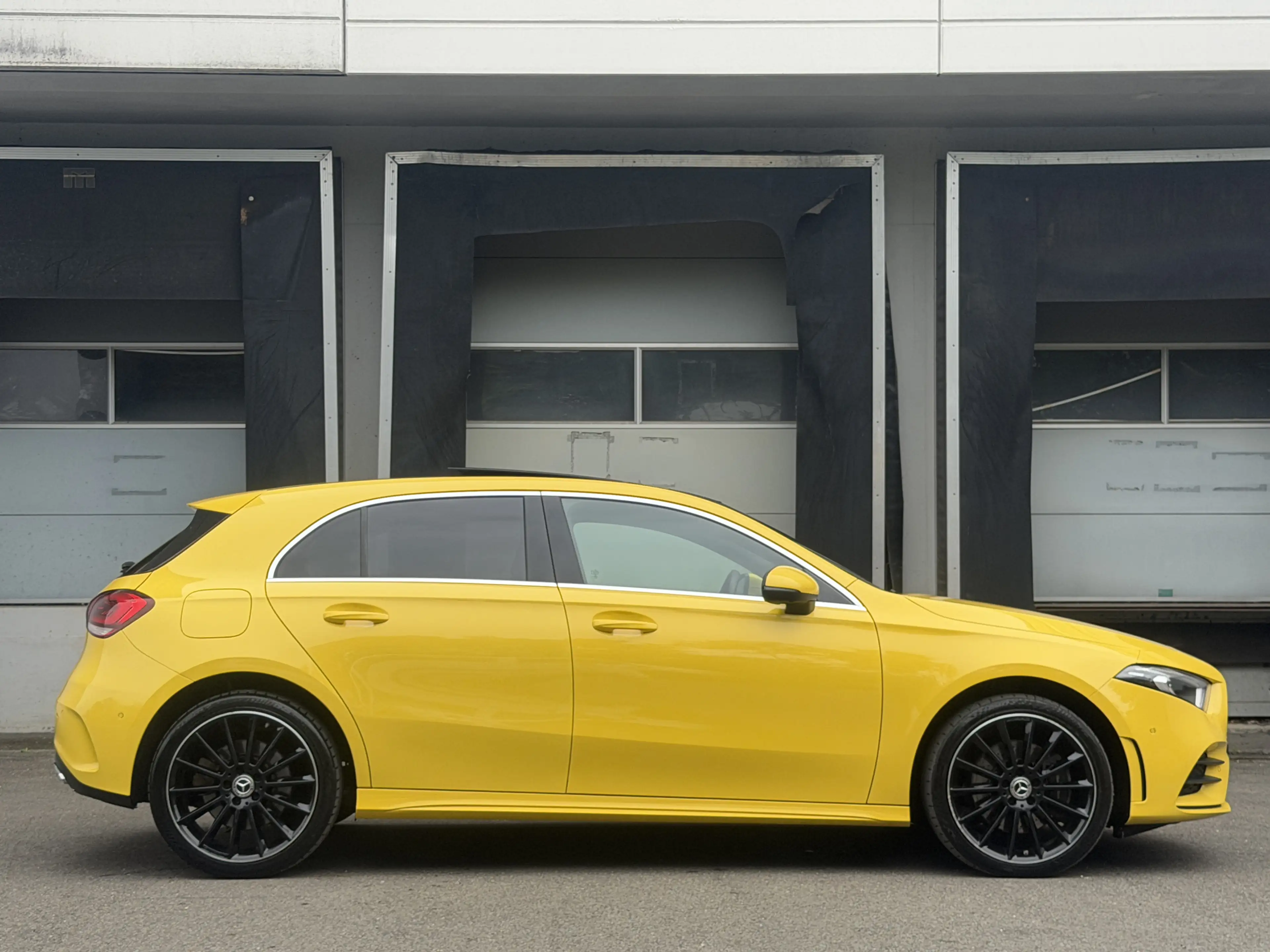 Mercedes-Benz A 250 e AMG LED MBUX Distronic Pano Kamera-360° — photo 7