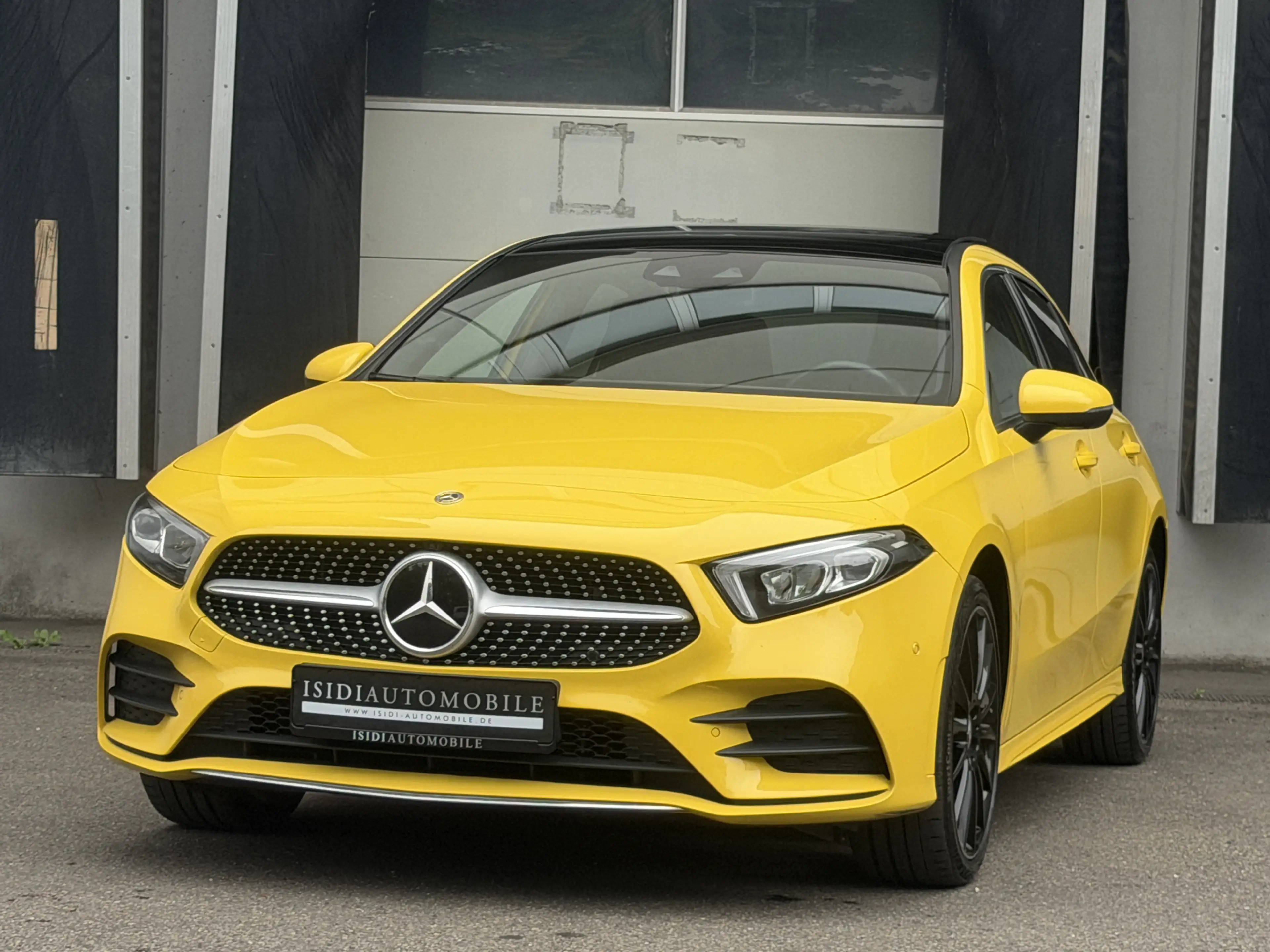 Mercedes-Benz A 250 e AMG LED MBUX Distronic Pano Kamera-360°