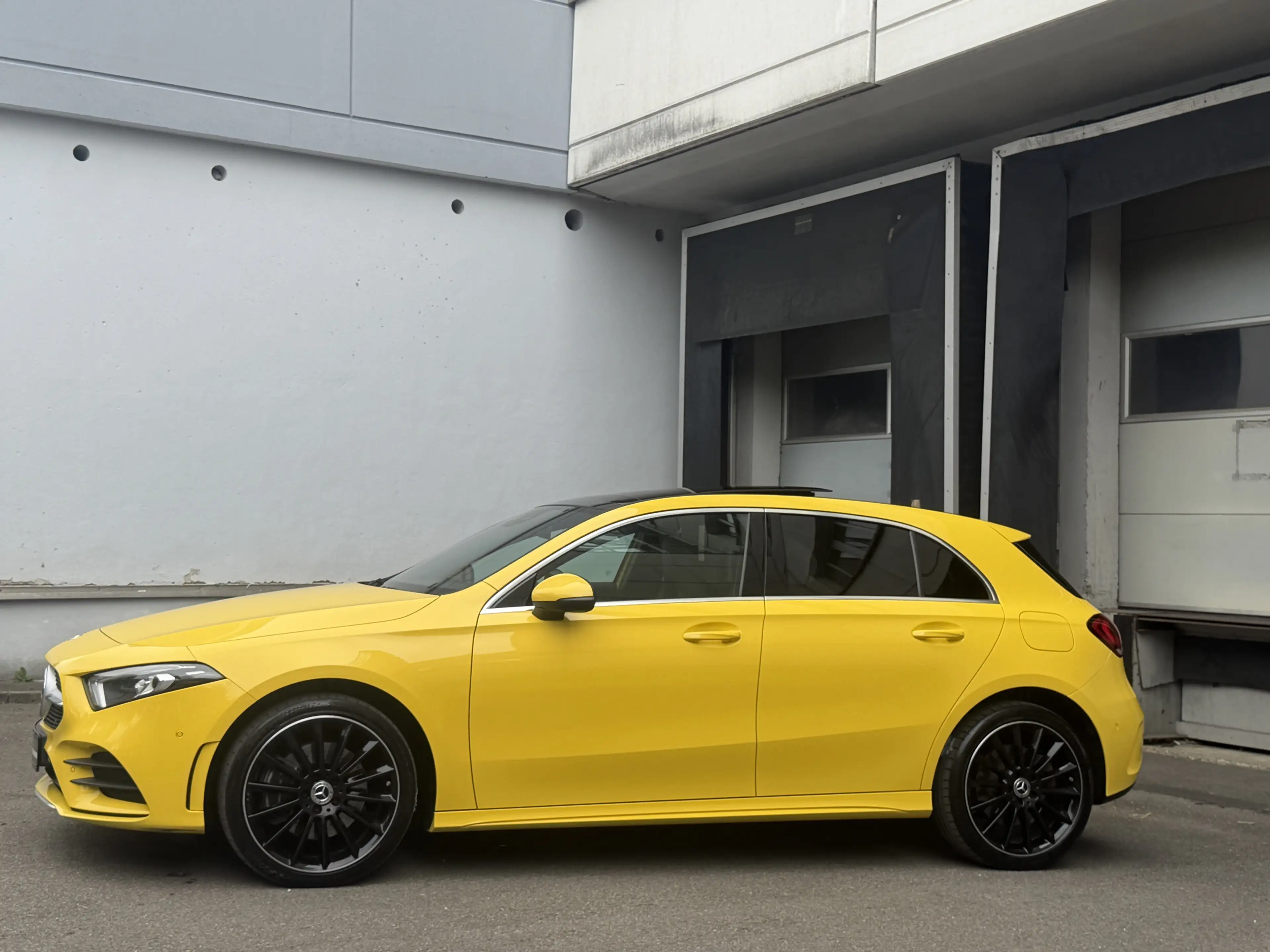 Mercedes-Benz A 250 e AMG LED MBUX Distronic Pano Kamera-360° — photo 3