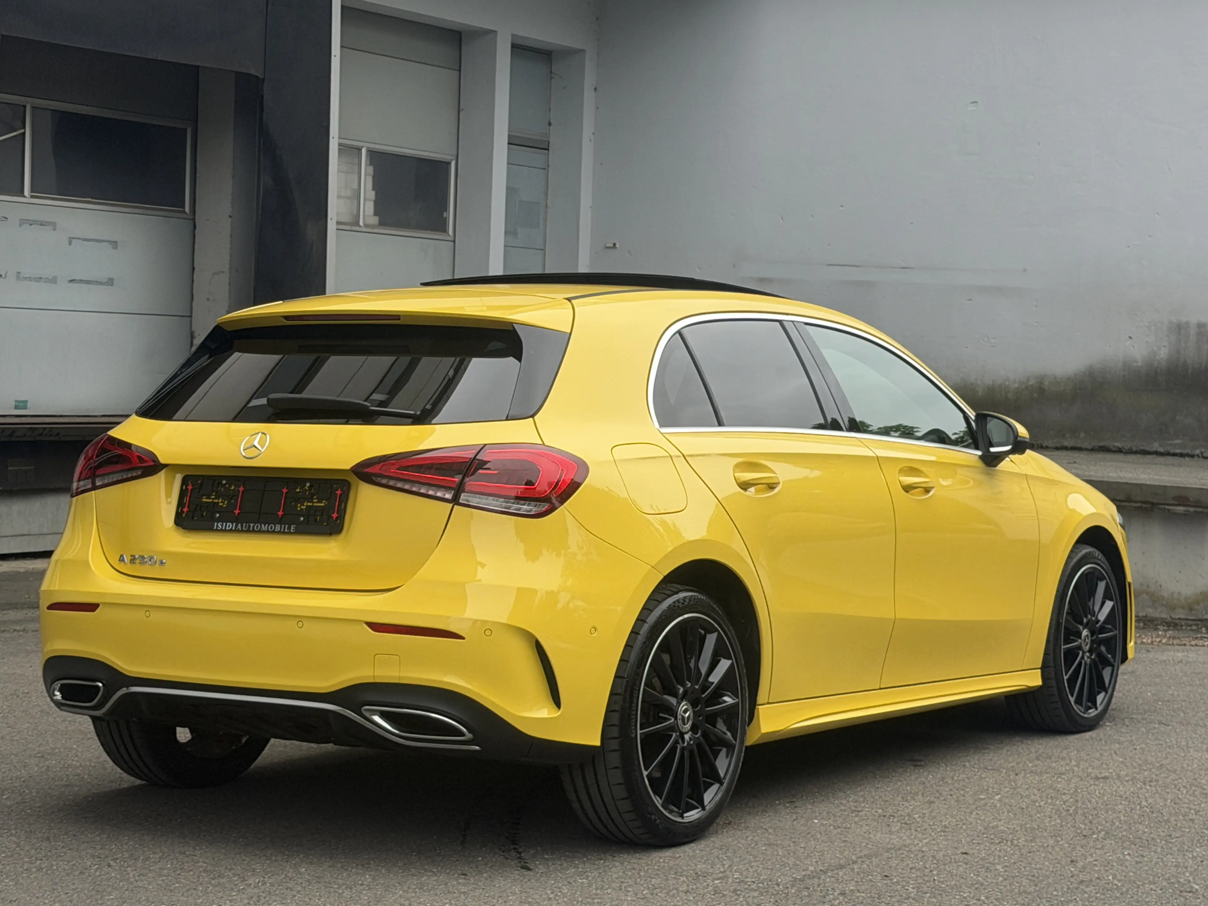 Mercedes-Benz A 250 e AMG LED MBUX Distronic Pano Kamera-360° — photo 6