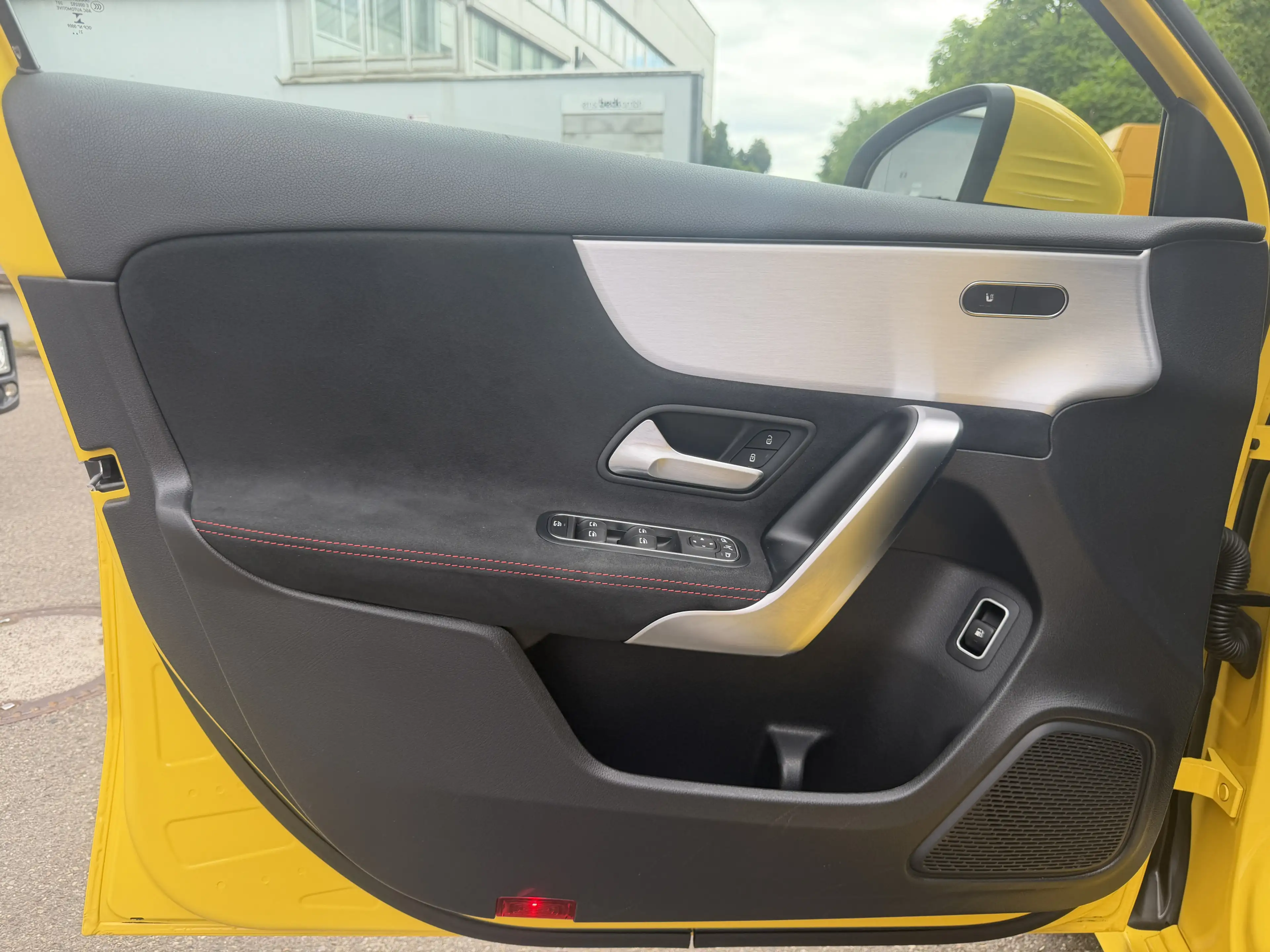 Mercedes-Benz A 250 e AMG LED MBUX Distronic Pano Kamera-360° — photo 11