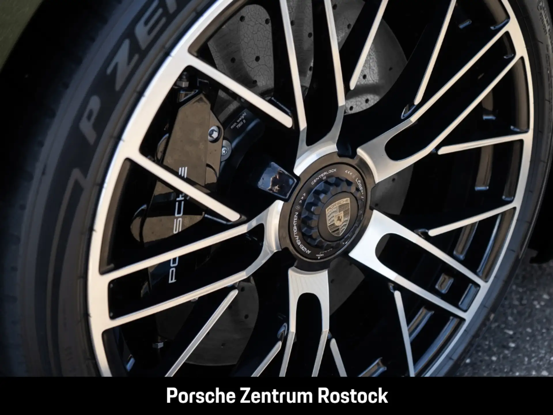 포르쉐 911 Turbo S Cabriolet 2026 초록 사진 2
