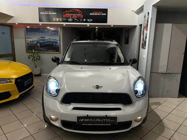 Mini Countryman view 2