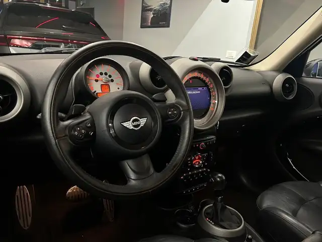 Mini Countryman view 8