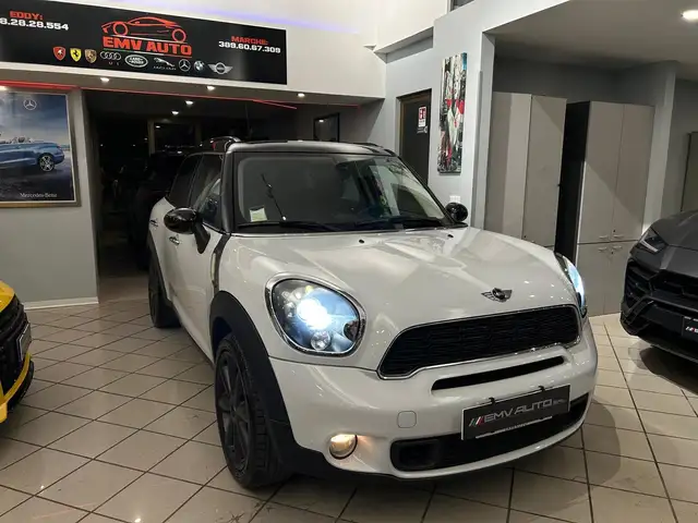 Mini Countryman view 3