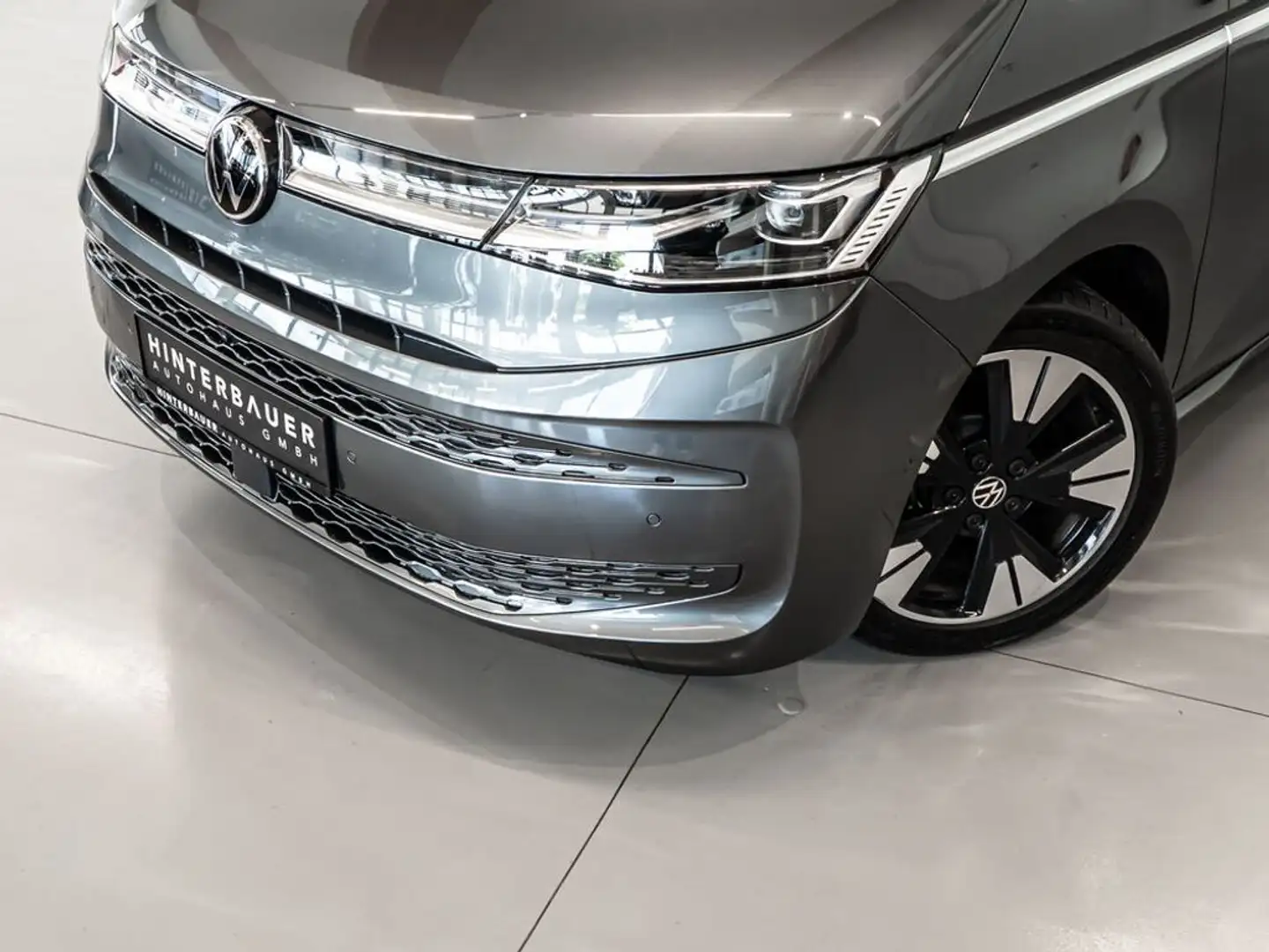 Volkswagen T7 Multivan Style eHybrid 4MOTION*AHK*LNP: 94.824* Grau - 2