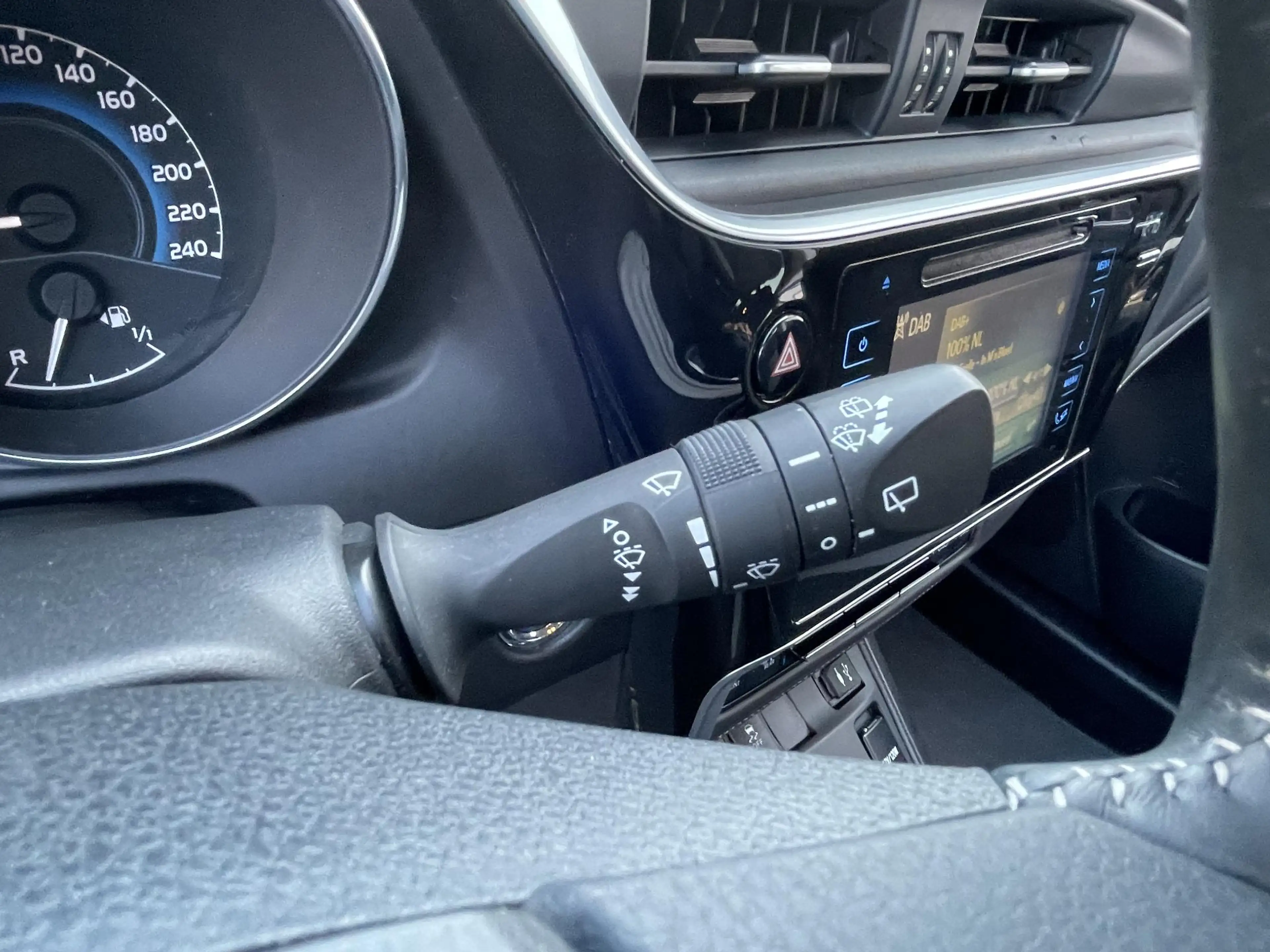 Toyota Auris Touring Sports 1.8 Hybrid Aspiration — photo 13