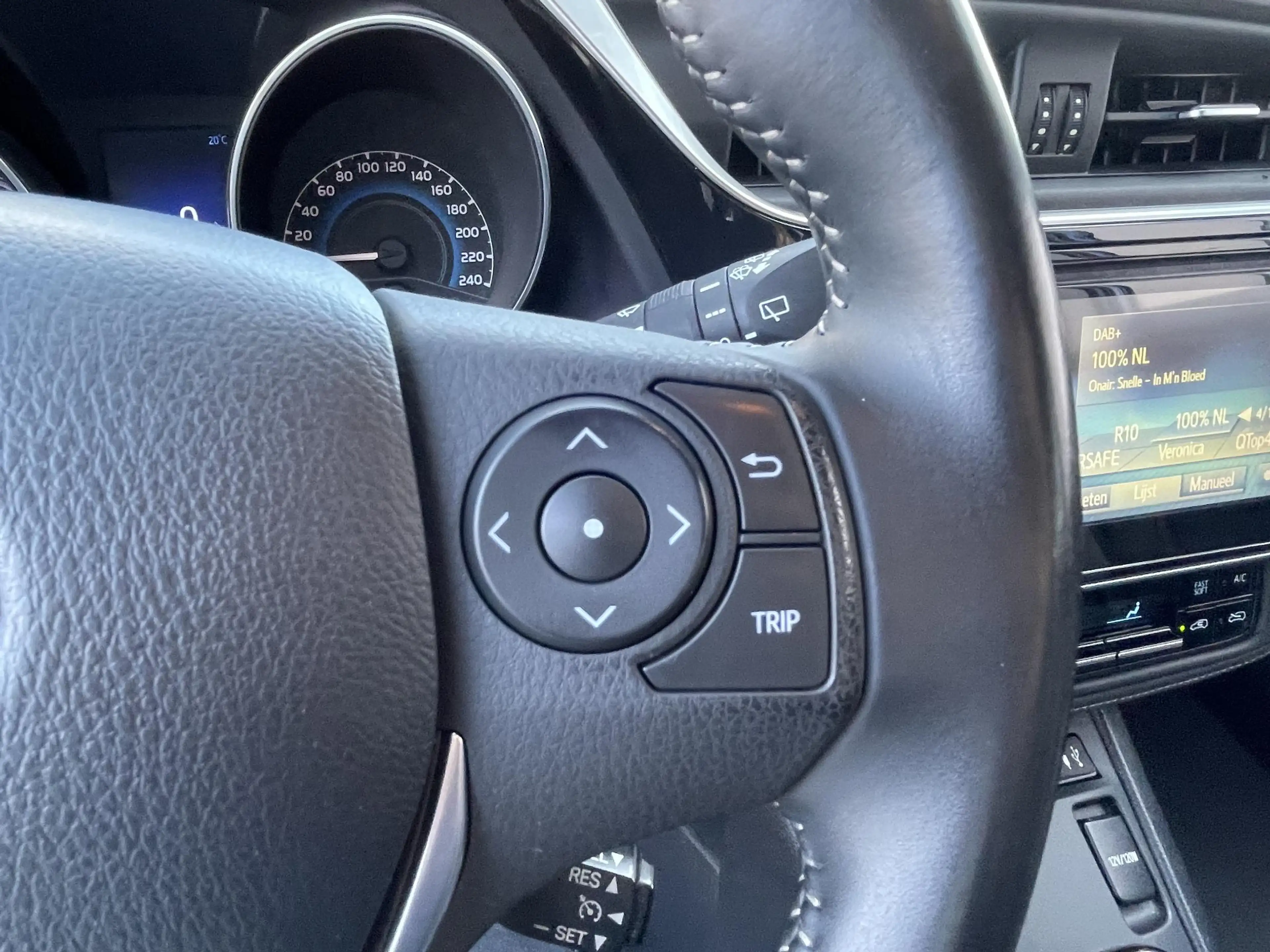 Toyota Auris Touring Sports 1.8 Hybrid Aspiration — photo 10