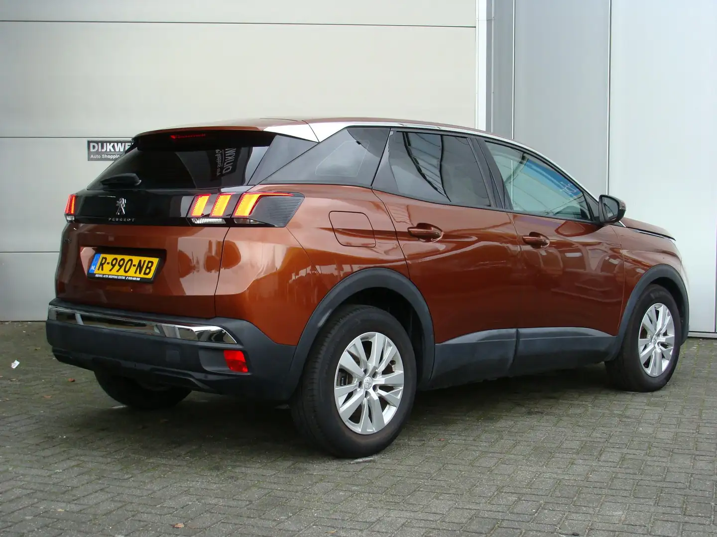 Peugeot 3008 1.2 PureTech 130pk S&S Active Bruin - 2