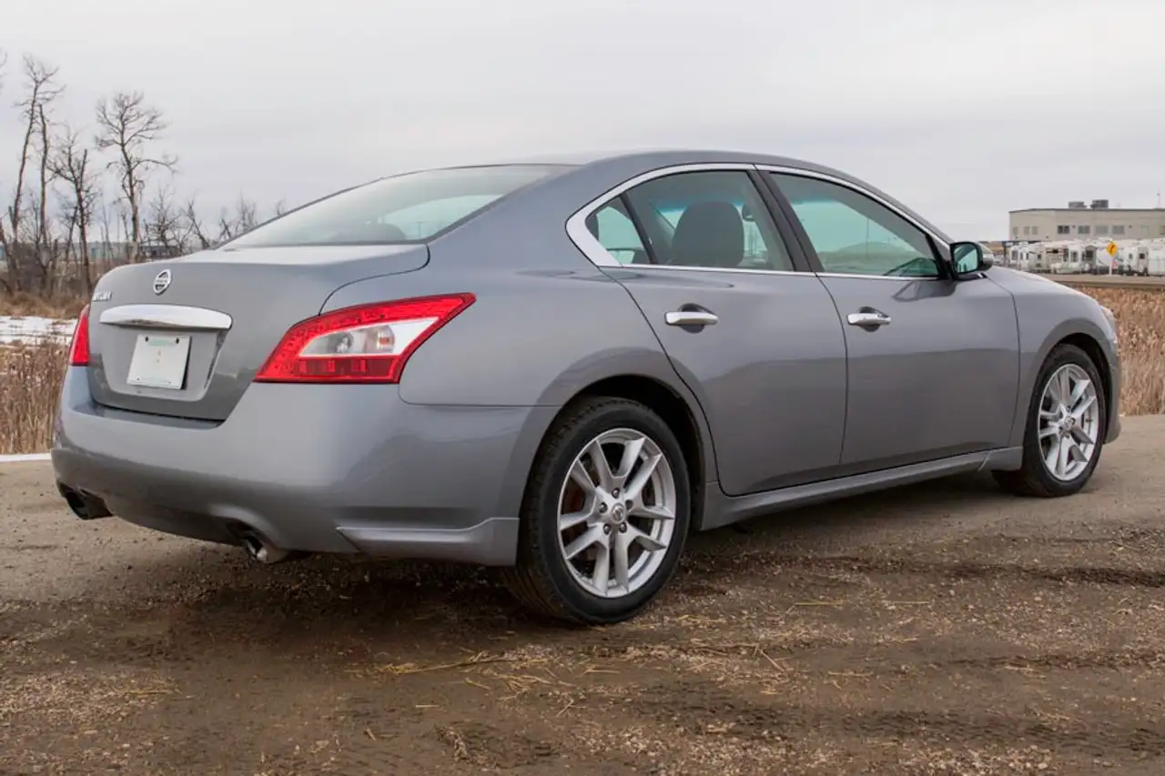 Nissan Maxima photo Nissan Maxima
