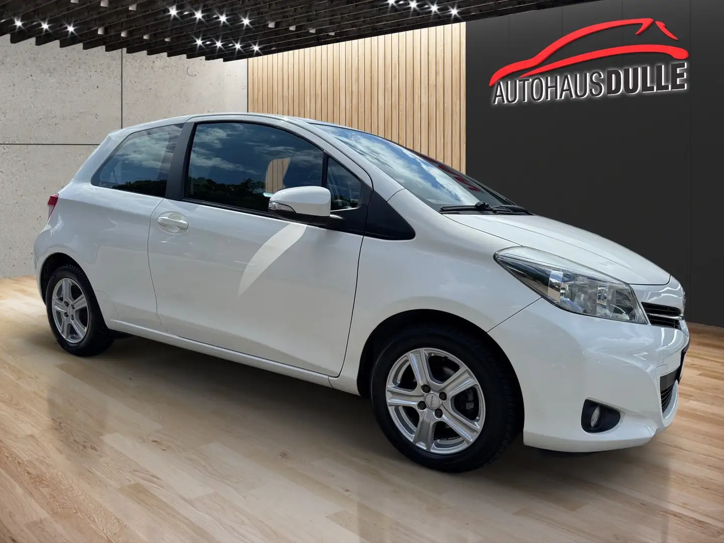Toyota Yaris Life Blanc - 2