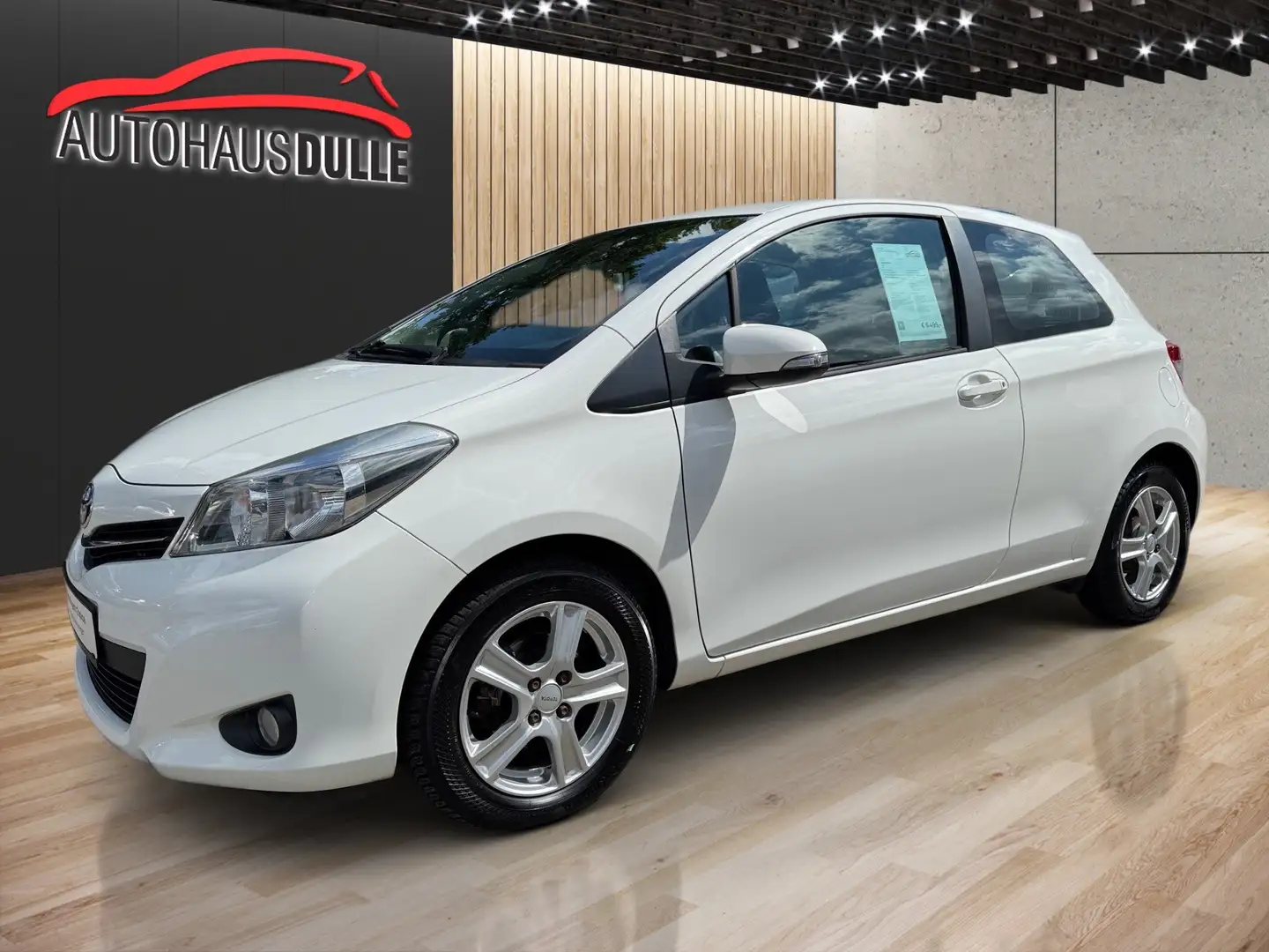 Toyota Yaris Life Blanc - 1