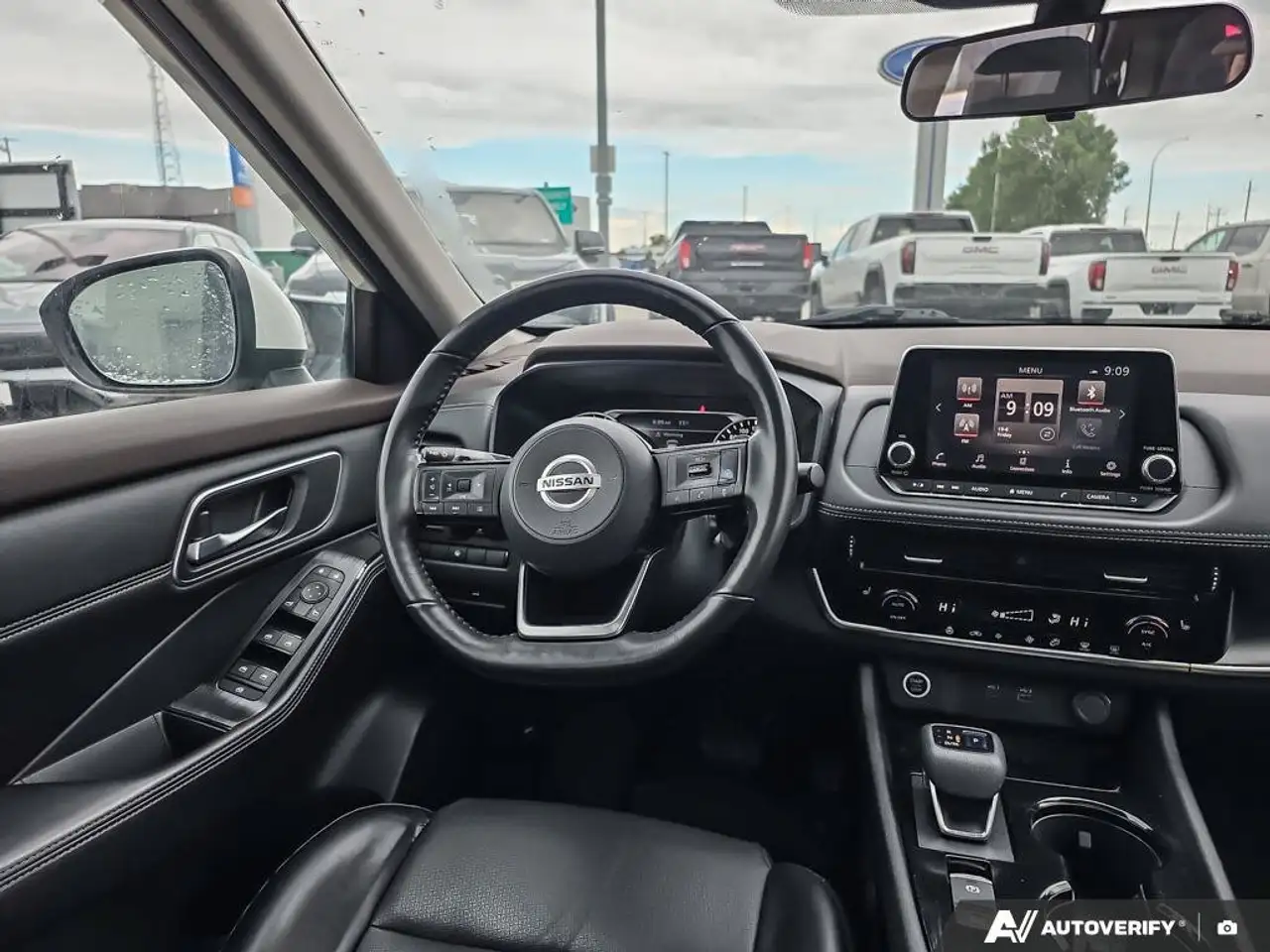Nissan Rogue снимка Nissan Rogue
