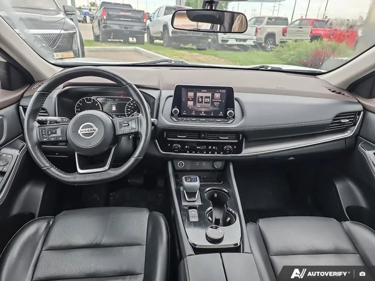 Nissan Rogue снимка Nissan Rogue