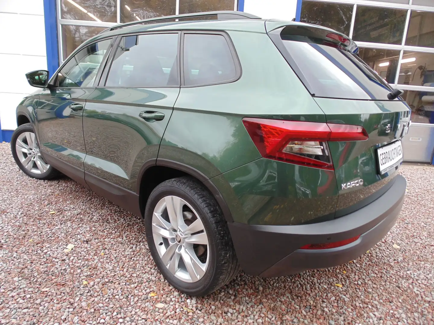 Skoda Karoq Style 4x4  **ALLRAD**Navi**AHK** Grün - 2
