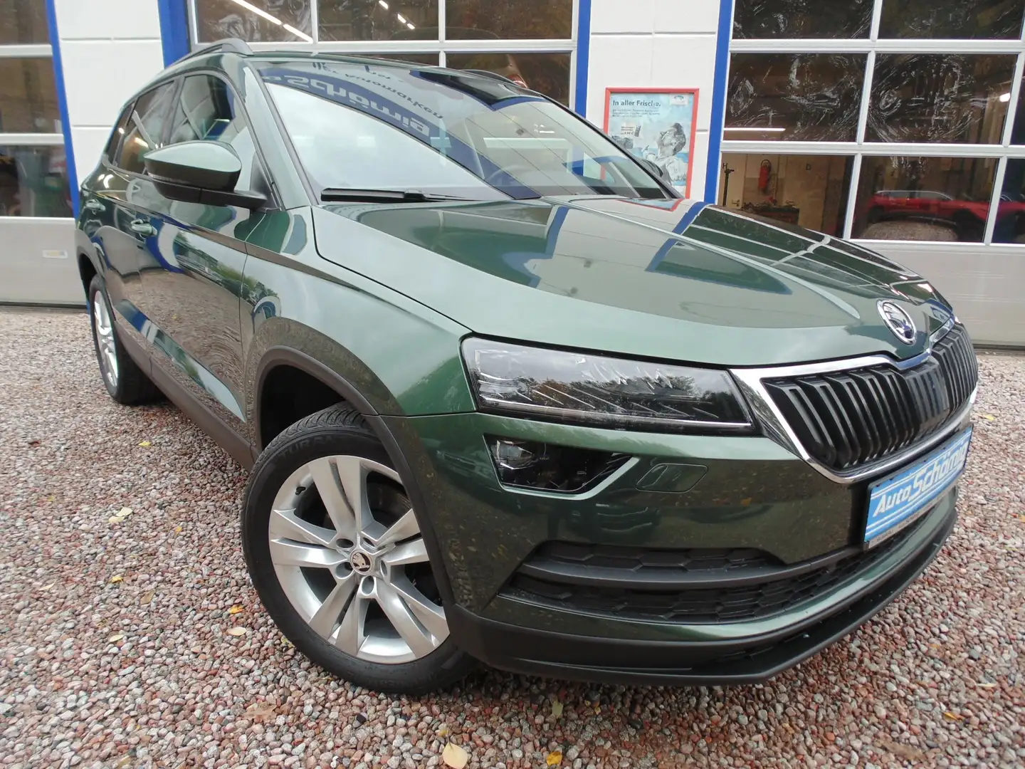 Skoda Karoq Style 4x4  **ALLRAD**Navi**AHK** Grün - 1