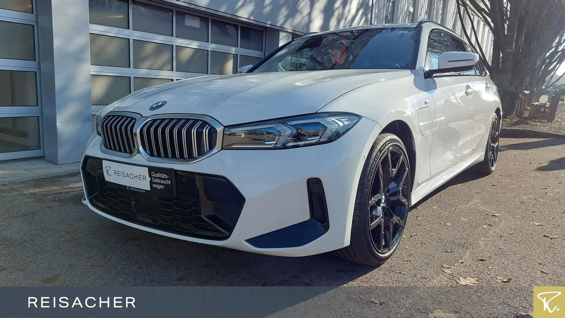 BMW 330 e A Tou M-Sport,Pano,AHK,ACC,360°,h&k,19" Weiß - 1