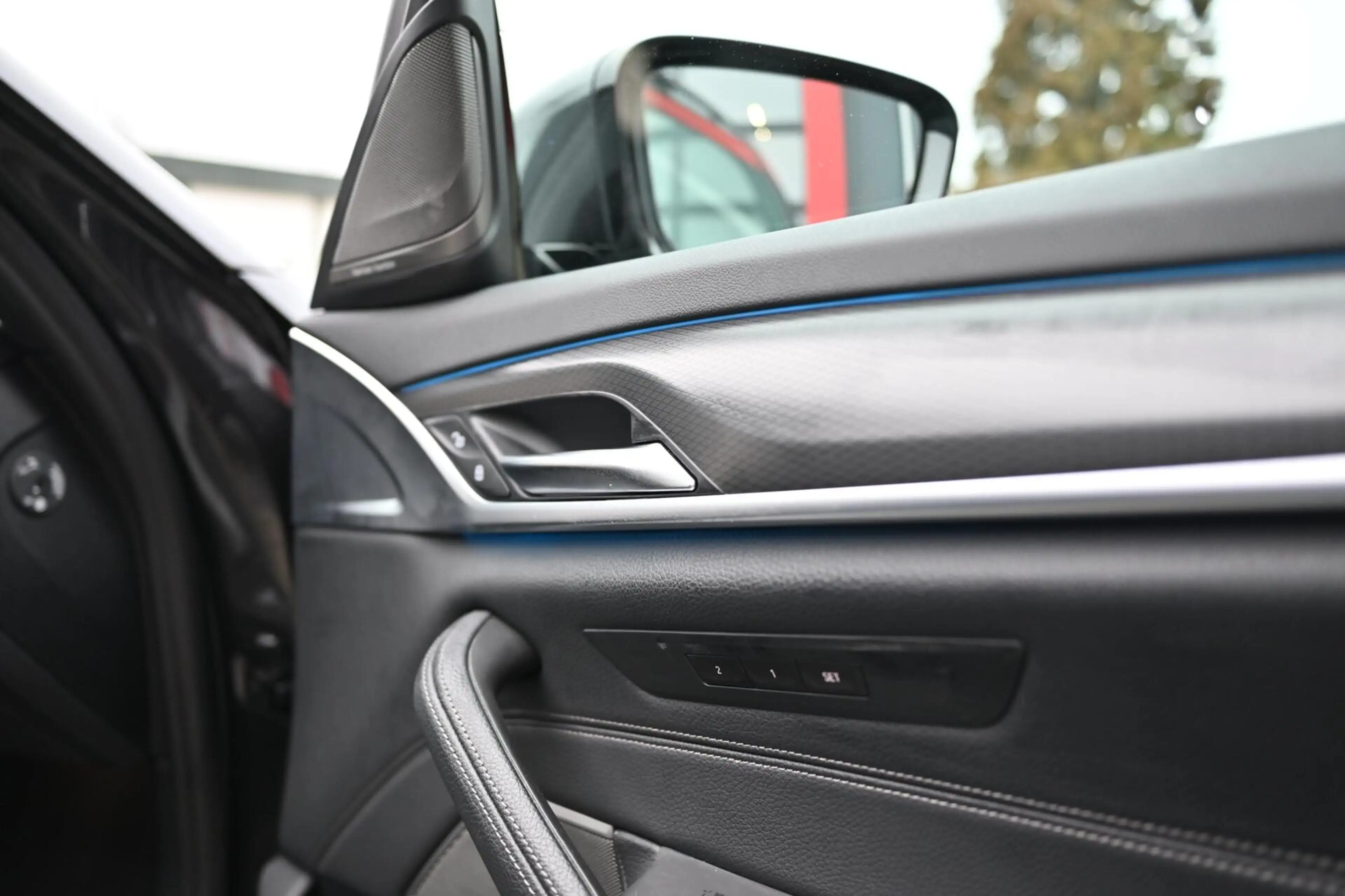 BMW 530 5-serie Touring 530e xDrive M-Sport | Pano | 20'' — photo 45