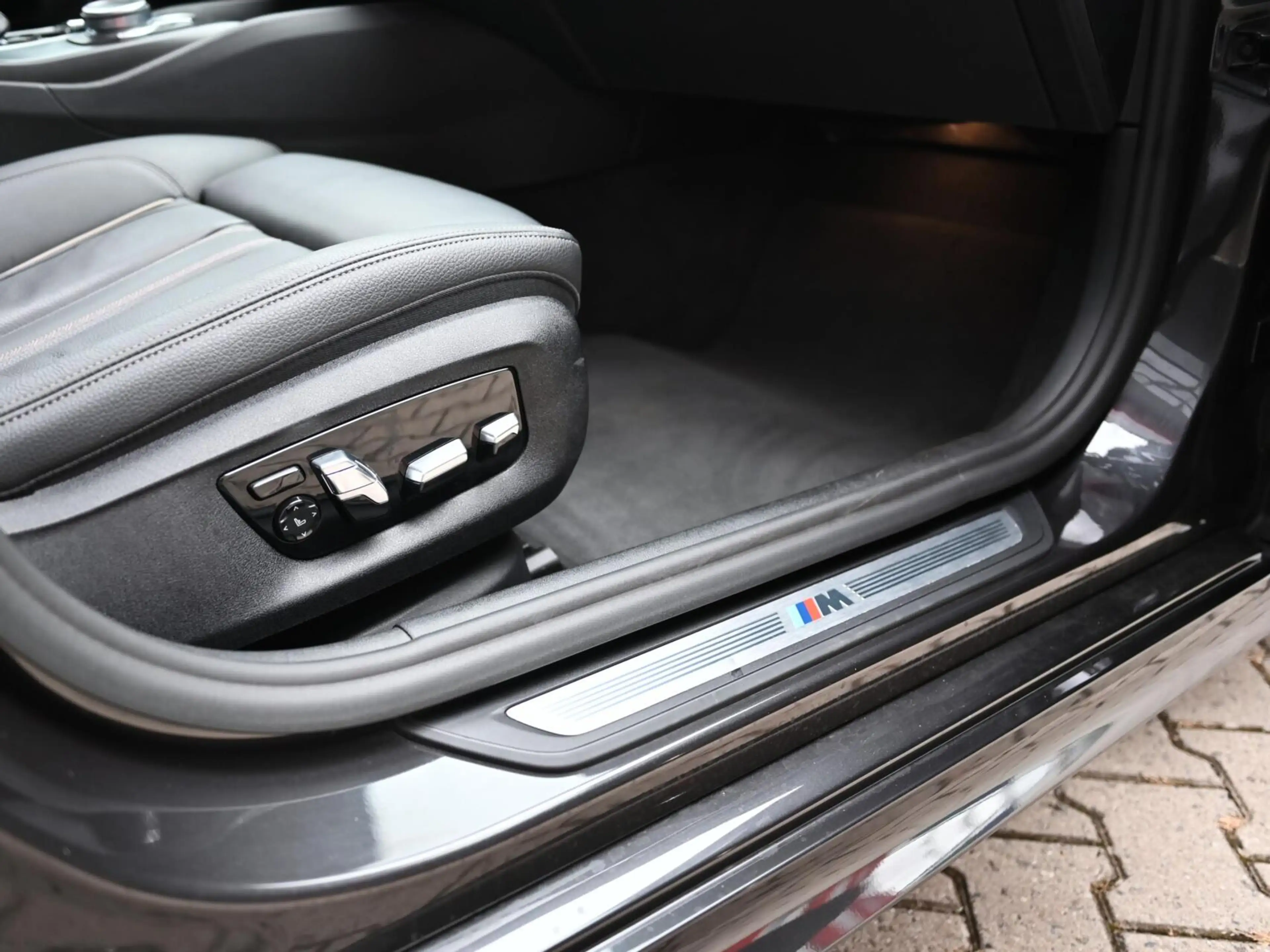 BMW 530 5-serie Touring 530e xDrive M-Sport | Pano | 20'' — photo 20