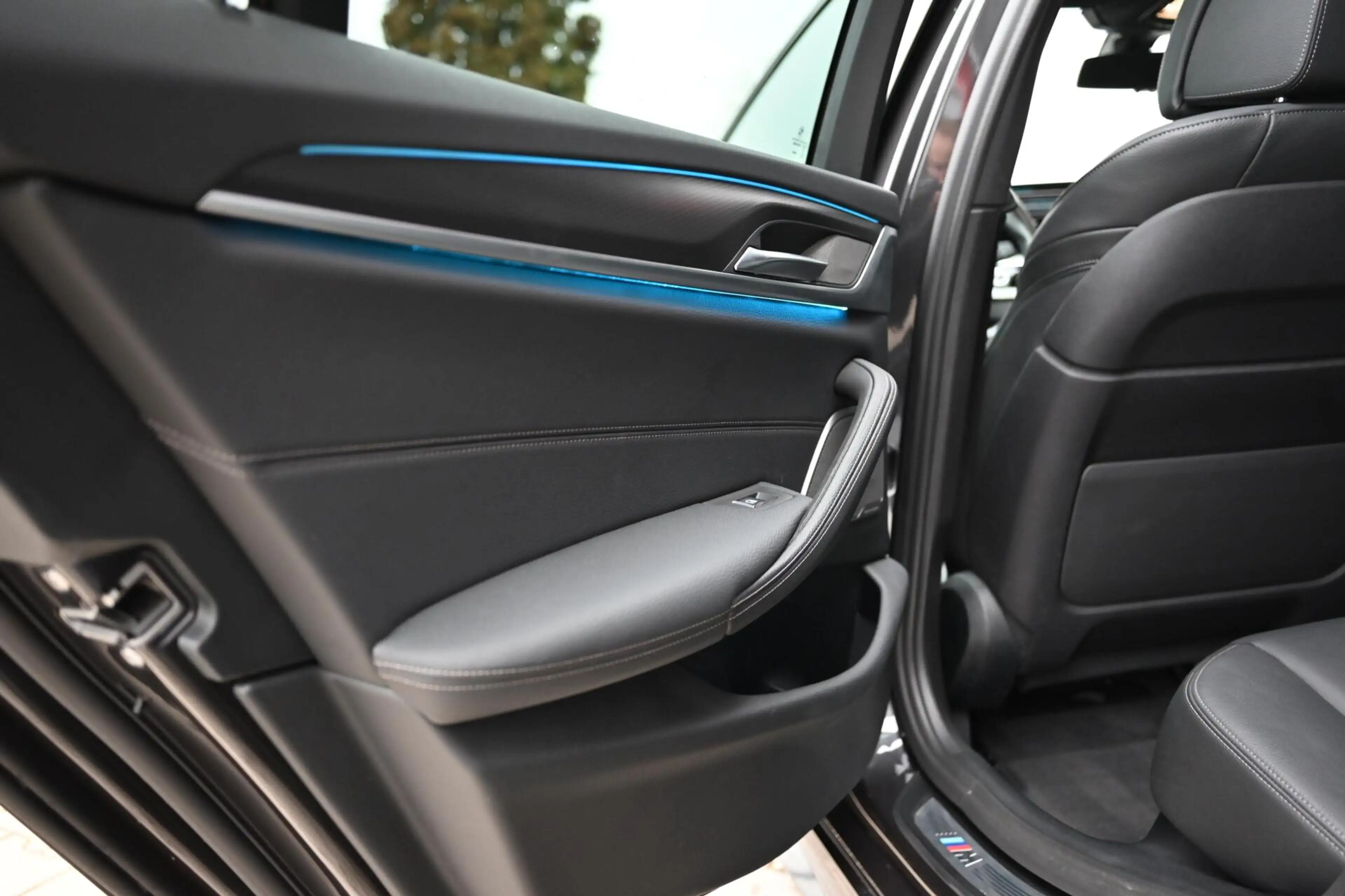 BMW 530 5-serie Touring 530e xDrive M-Sport | Pano | 20'' — photo 30