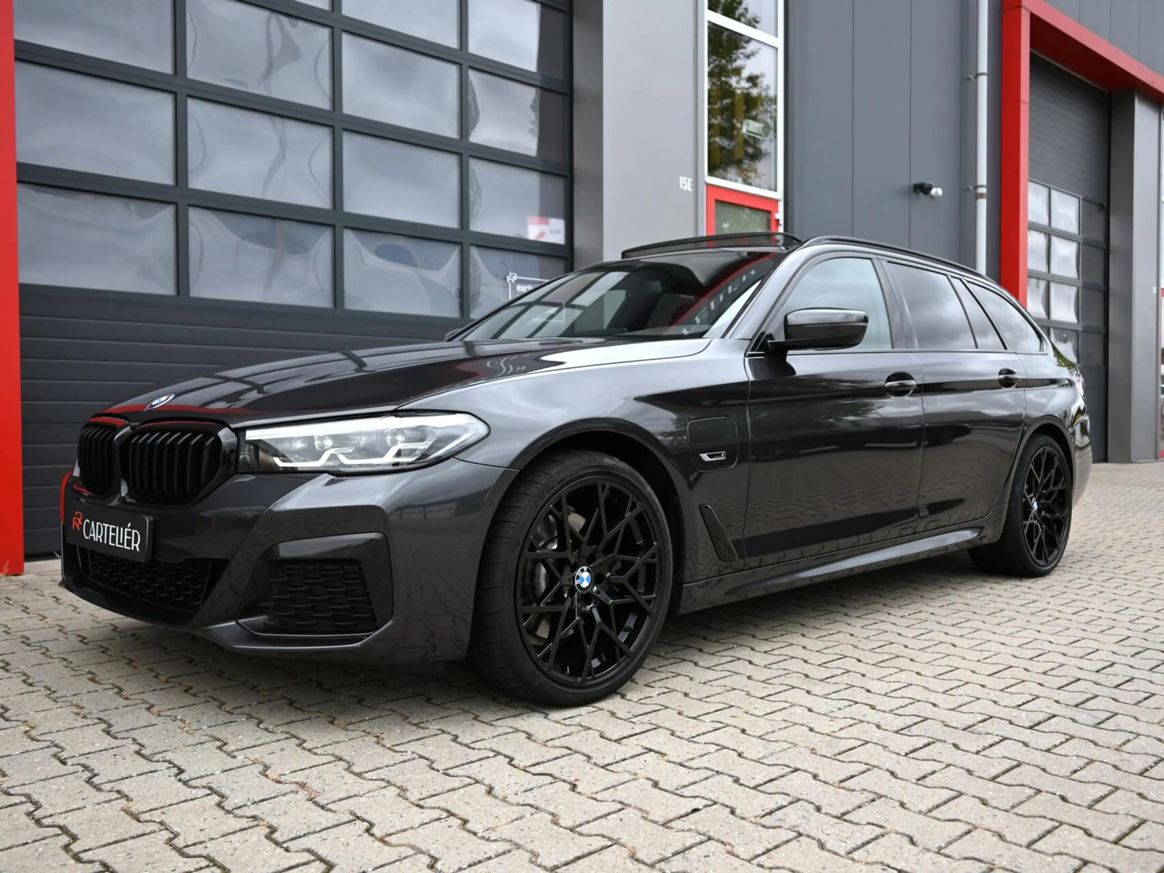 BMW 530 5-serie Touring 530e xDrive M-Sport | Pano | 20'' — photo 19