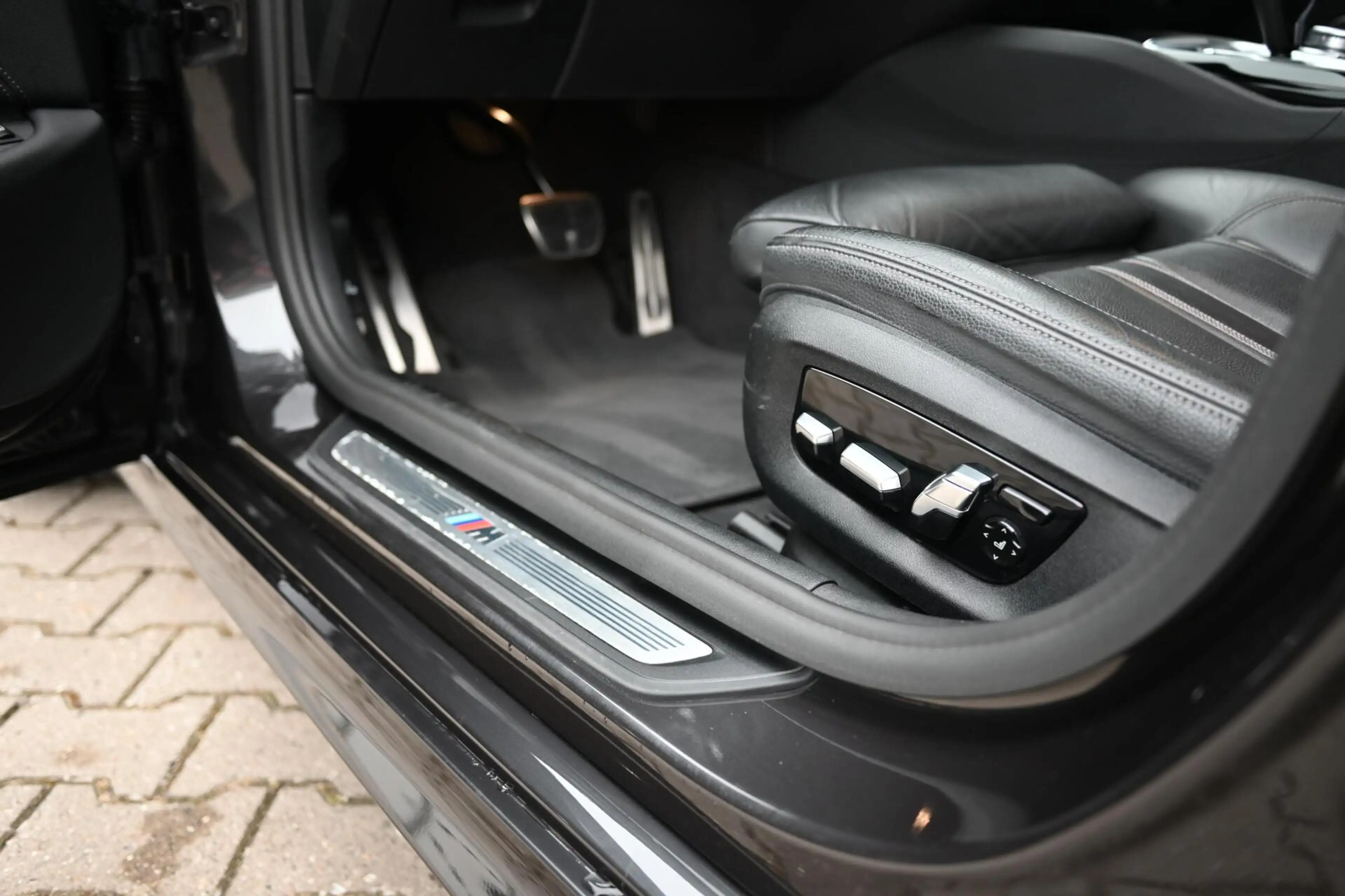 BMW 530 5-serie Touring 530e xDrive M-Sport | Pano | 20'' — photo 46