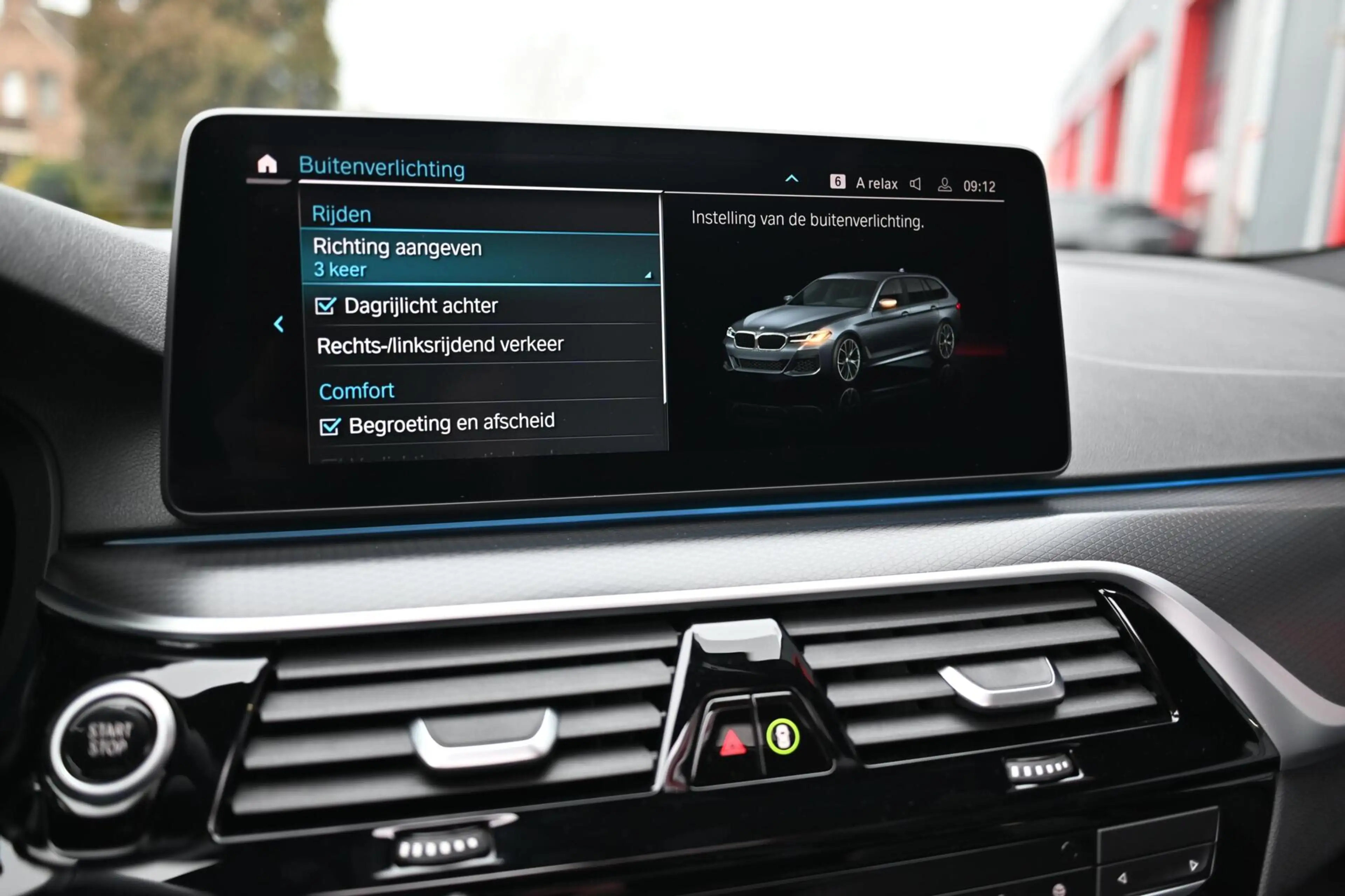 BMW 530 5-serie Touring 530e xDrive M-Sport | Pano | 20'' — photo 40
