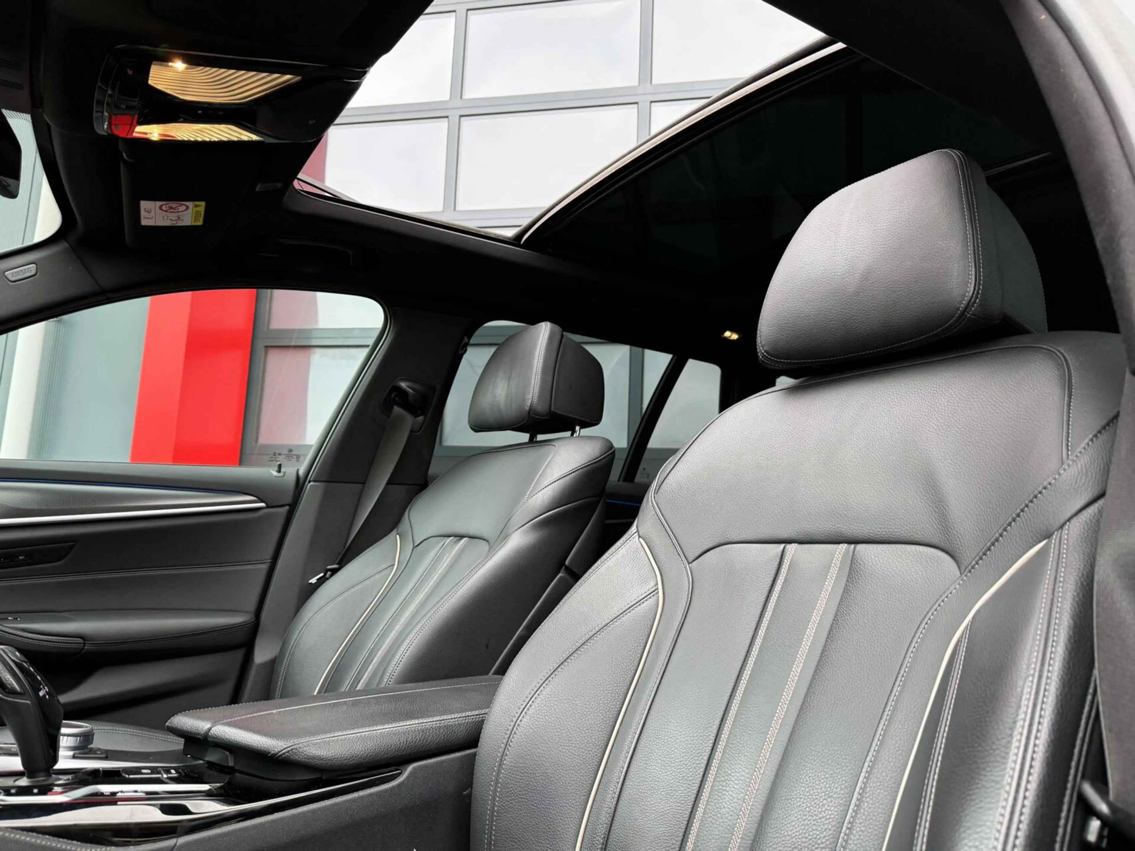 BMW 530 5-serie Touring 530e xDrive M-Sport | Pano | 20'' — photo 3